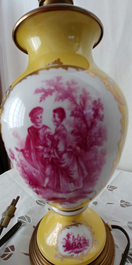 Porcelain table lamp