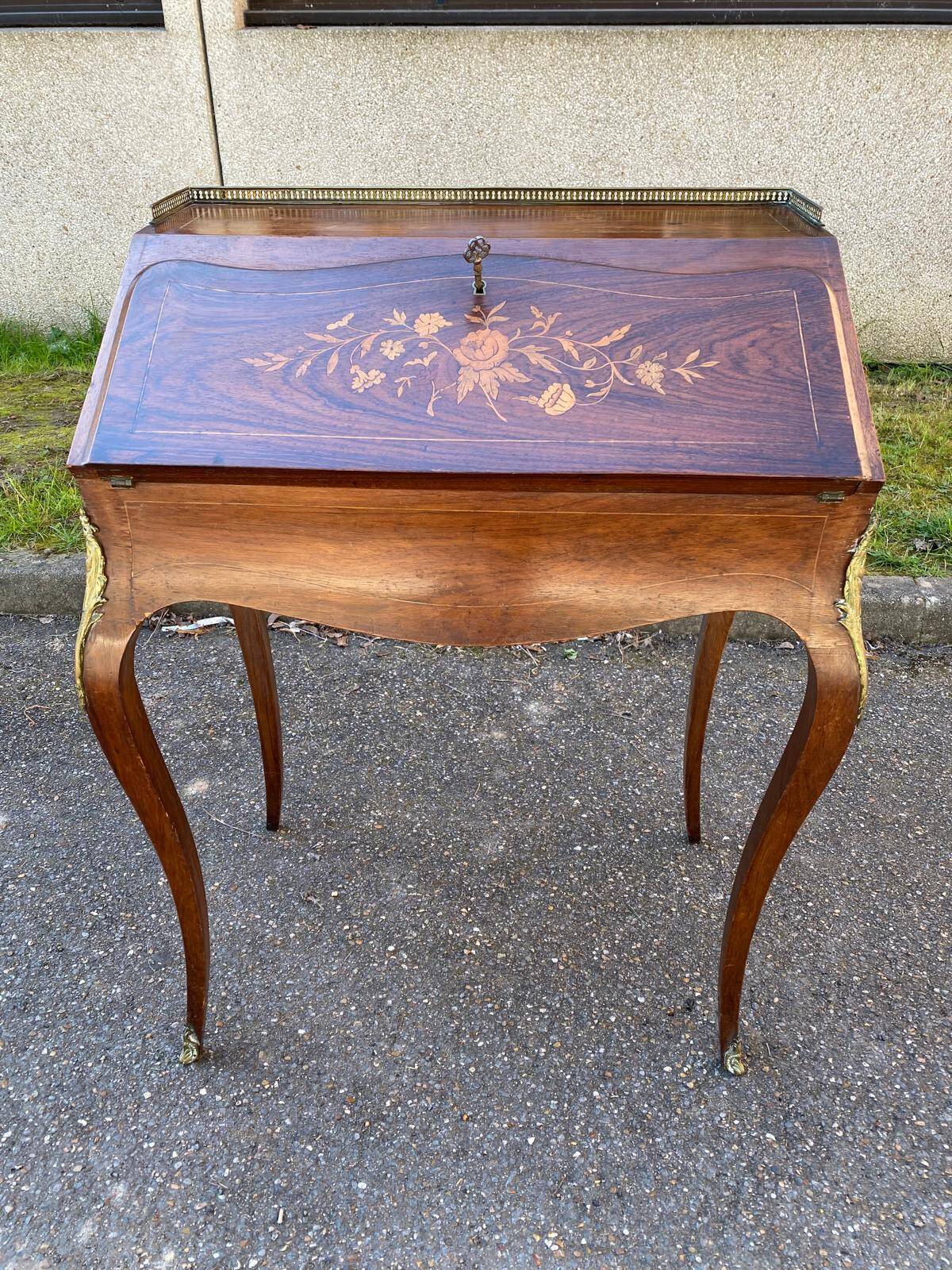 Louis XV sloping desk with gilded marquetry in Napoleon III period