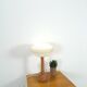 Lampe de table vintage base en marbre avec abat-jour en cuivre et en verre de lait
