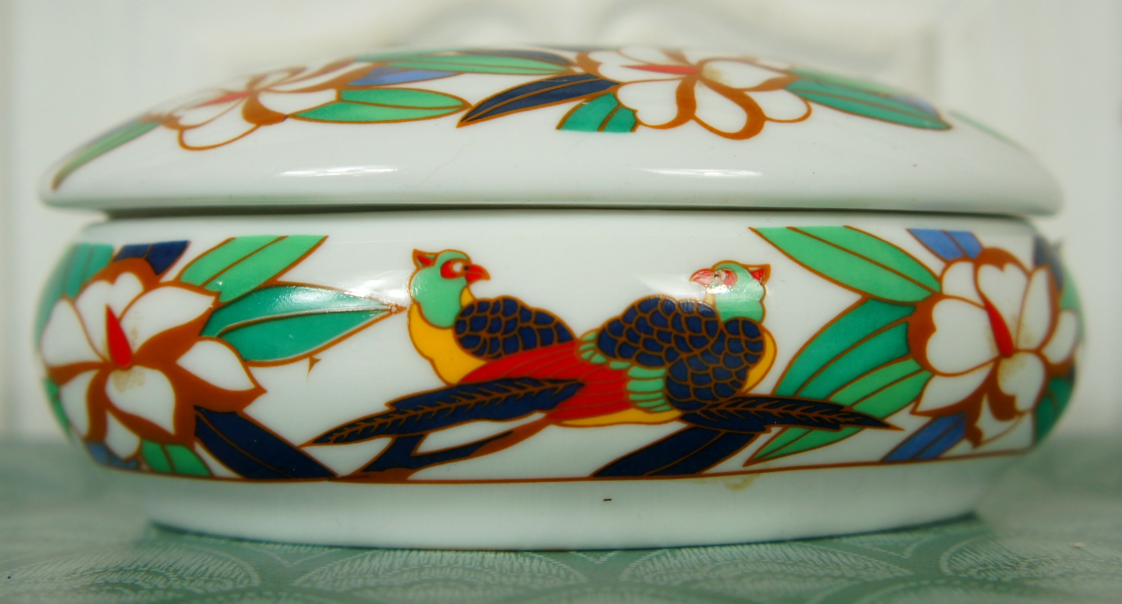 Porcelain box "birds"