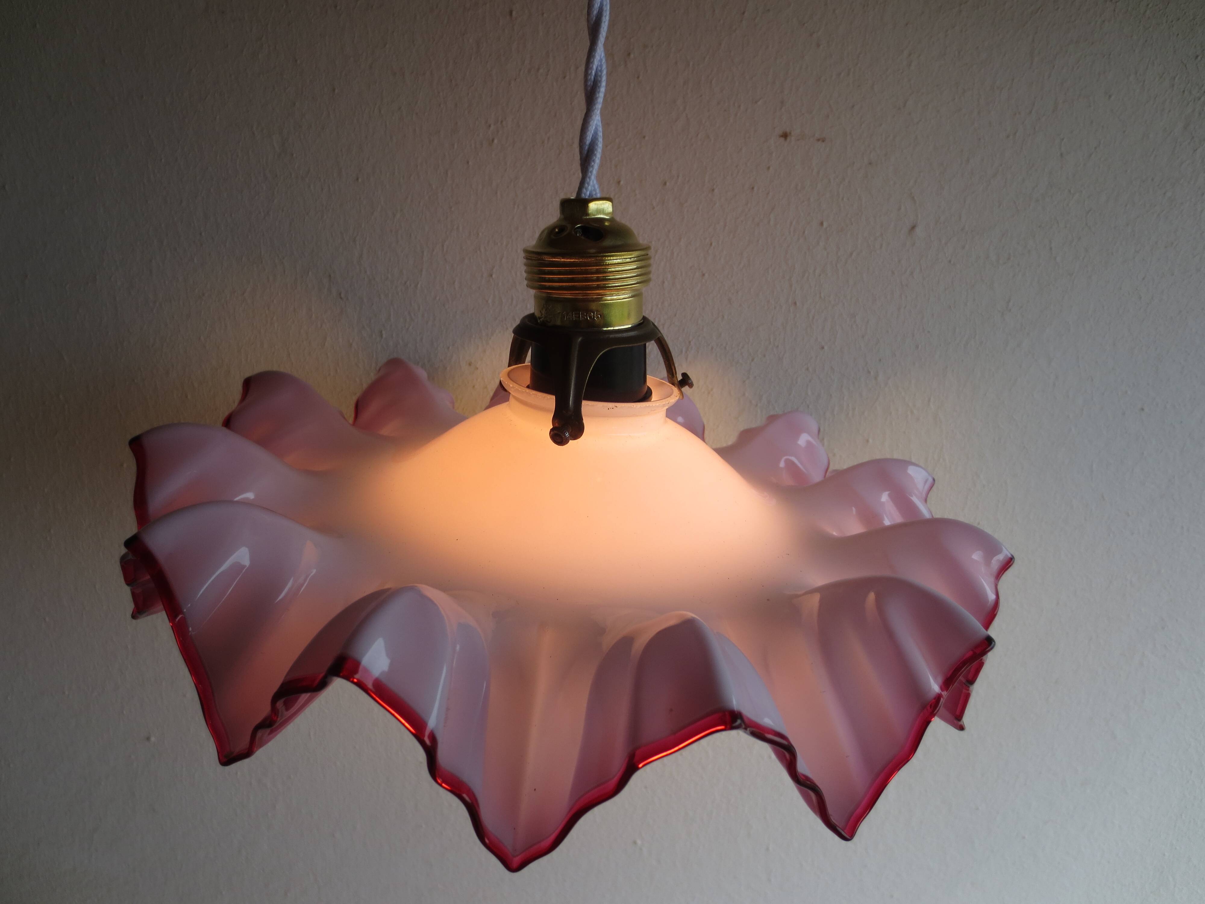 Suspension, abat-jour en verre rose