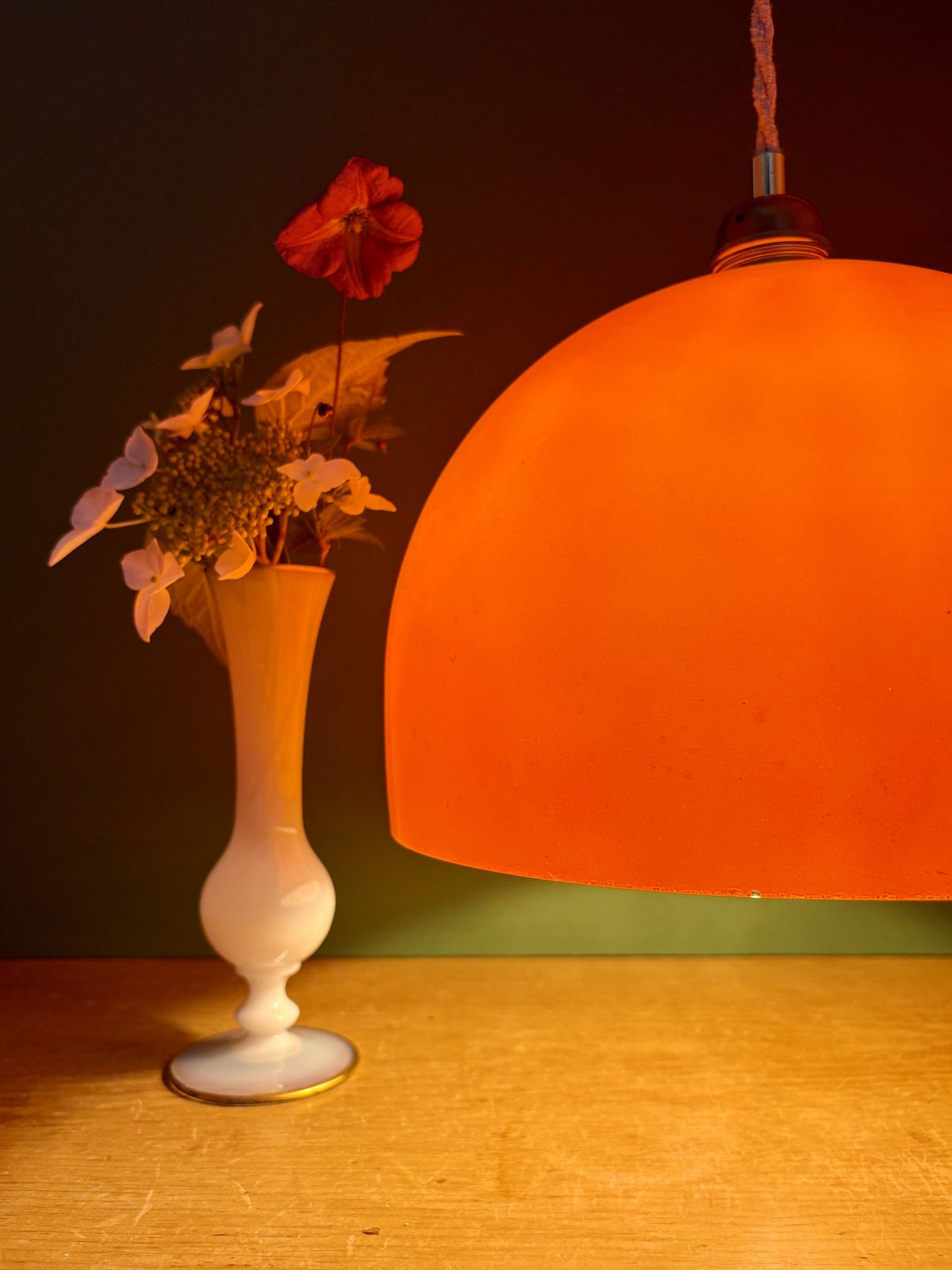 Suspension globe vintage en verre orange