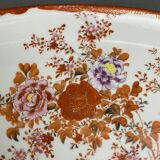 Plat en porcelaine de Chine 1900 décor floral et de personnages