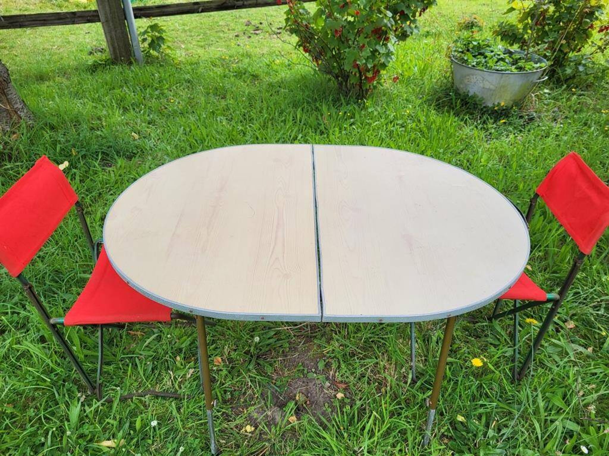 Ensemble table et duo chaises pliantes camping vintage 1970
