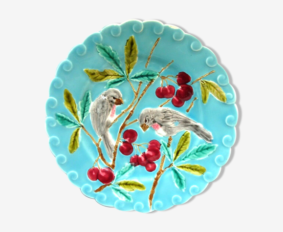 Assiette barbotine de sarreguemines oiseaux picorant des cerises | Selency