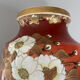 Paire de vases anciens, motif papillons et fleurs