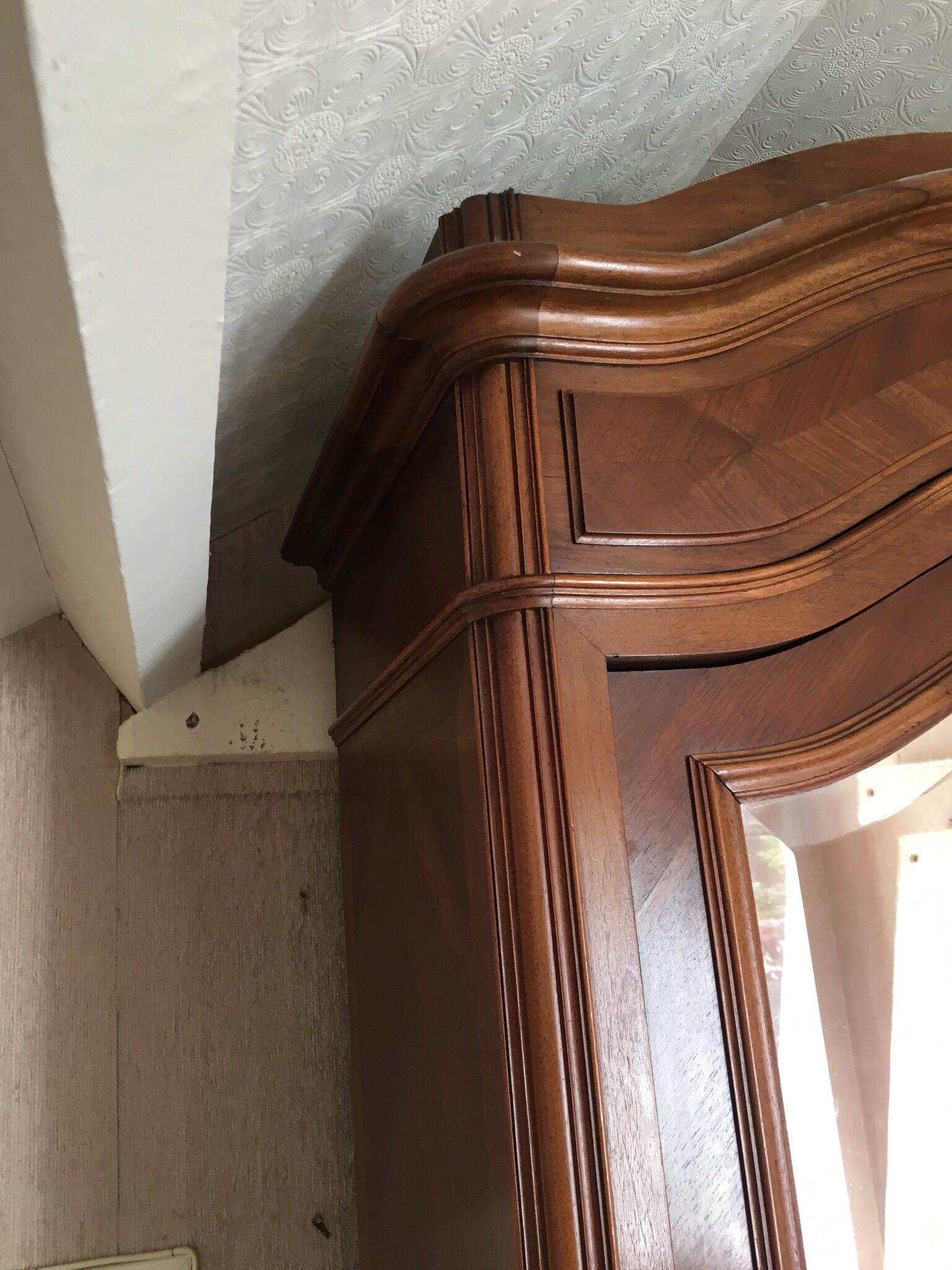 Glass cabinet Louis Philippe