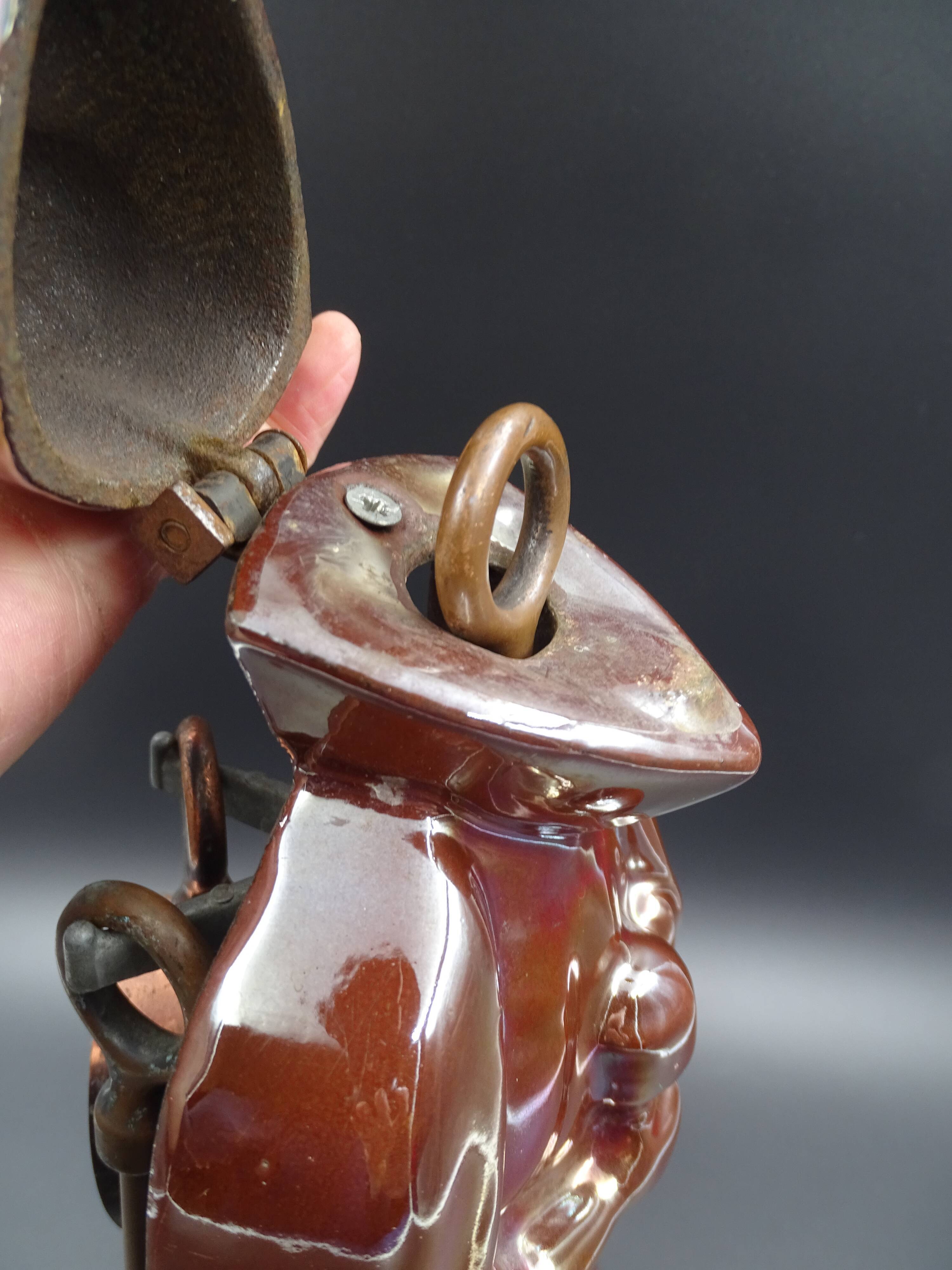 Full chimney servant of his accessories - The enamelled cast iron knight