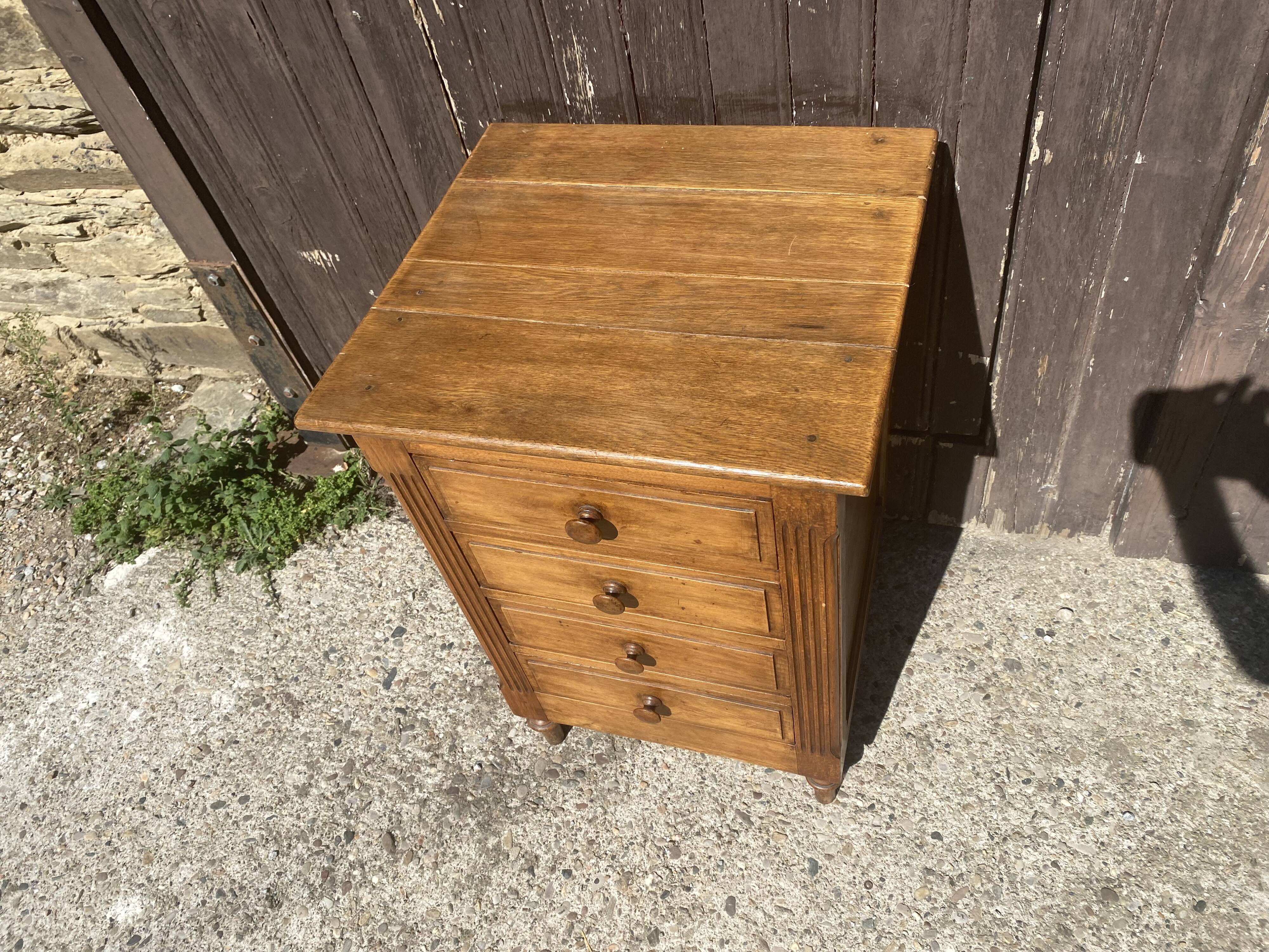 4-drawer solid oak chest of drawers