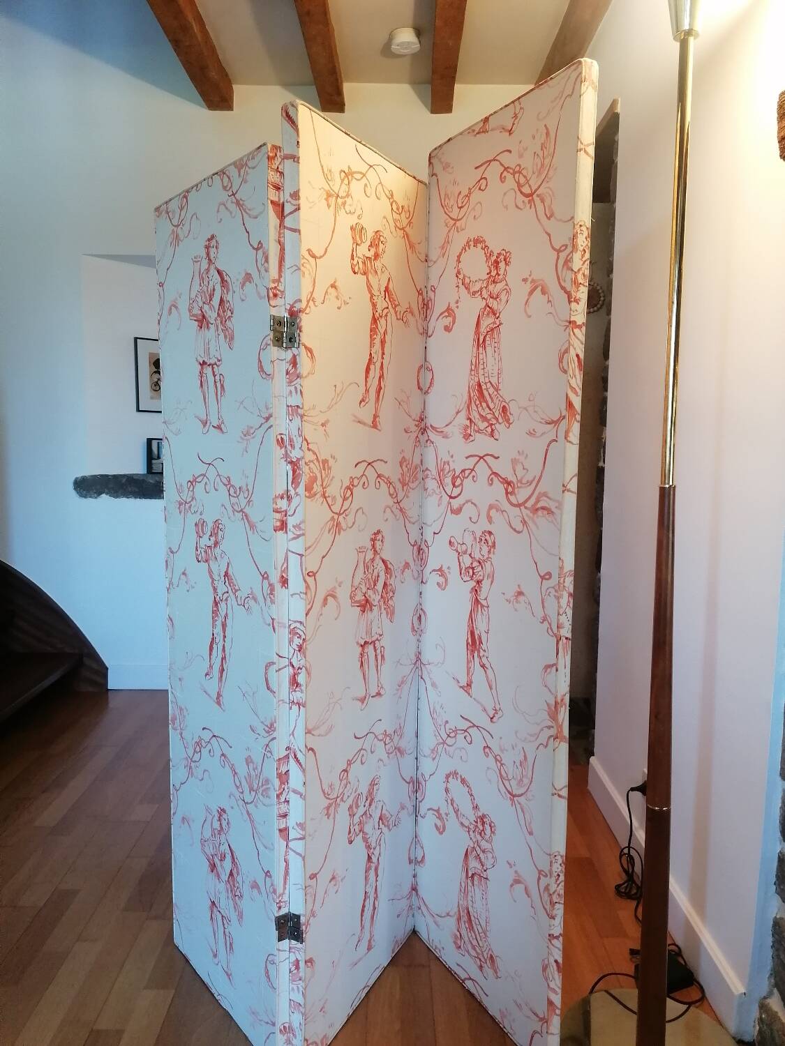 Rare folding screen with notches "Pierre Frey fabric" upholstery finish.