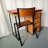 Teen desk and its chair