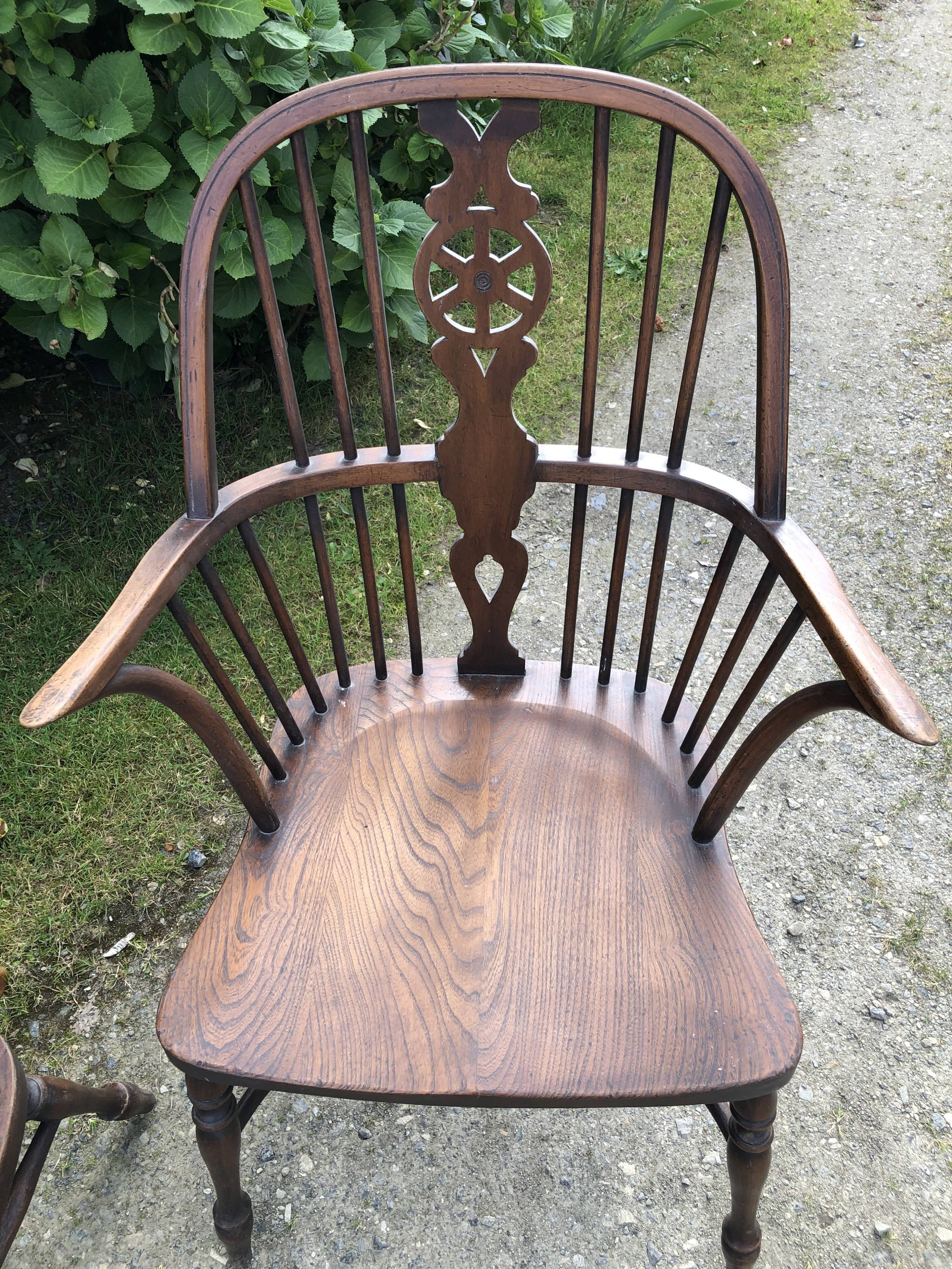 A pair of Windsor chairs in solid elm from the 1950s.