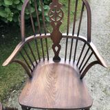 A pair of Windsor chairs in solid elm from the 1950s.