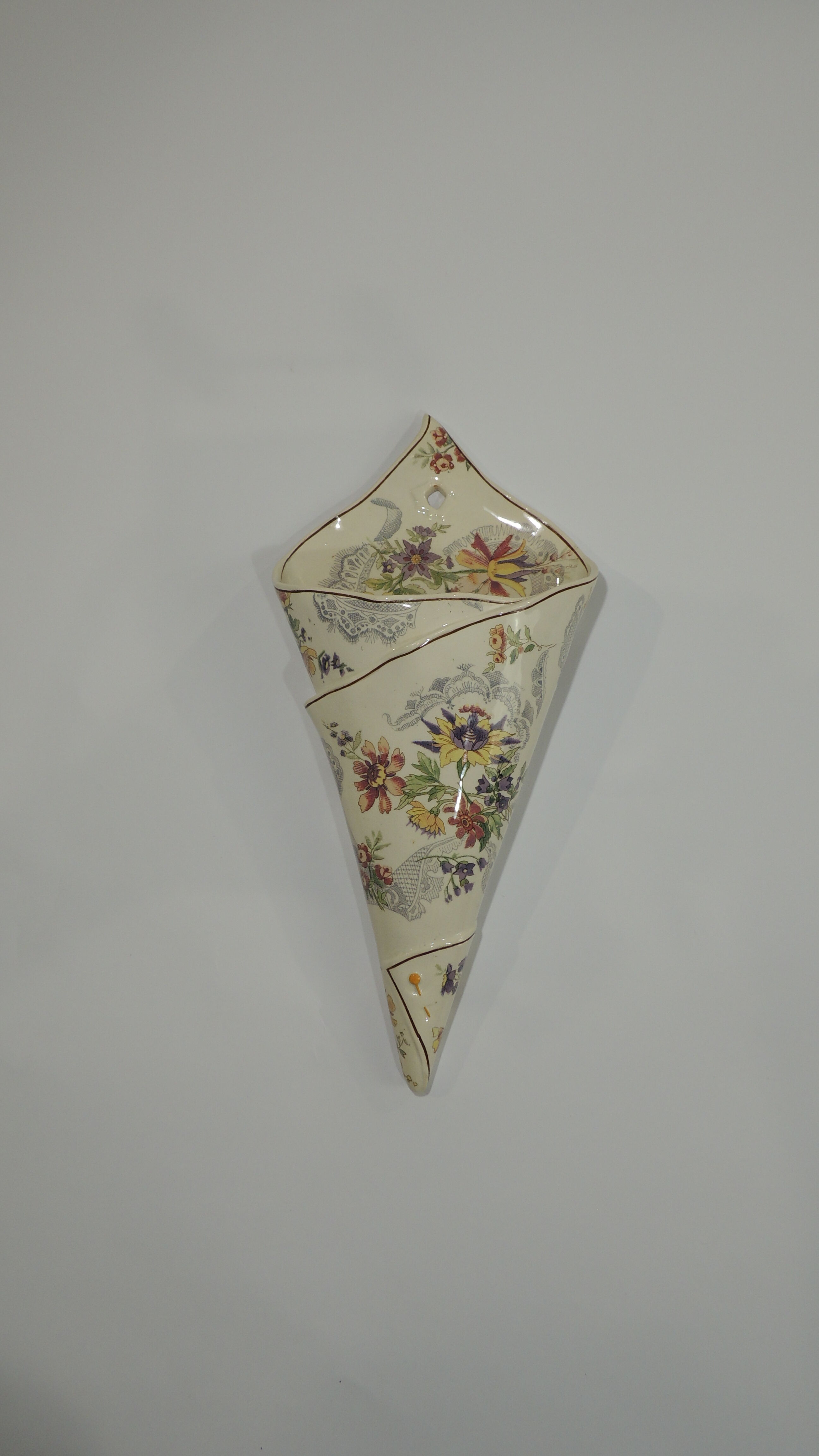 Vase Mural Ancien En Faïence - Style Français Russe - Occasion - Pour Bouquet Ou Décoration