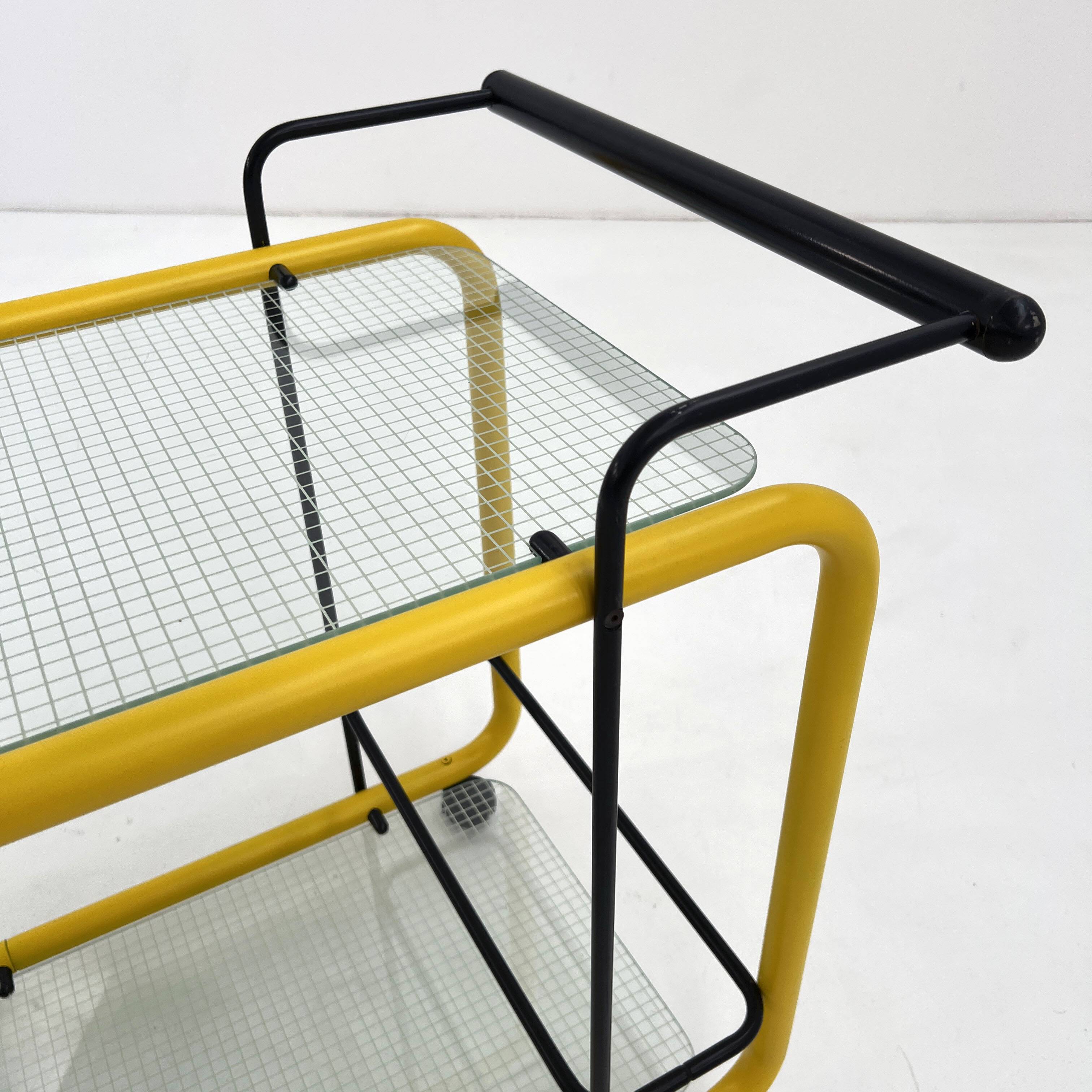 Desserte postmoderne noire et jaune en métal et verre, 1980