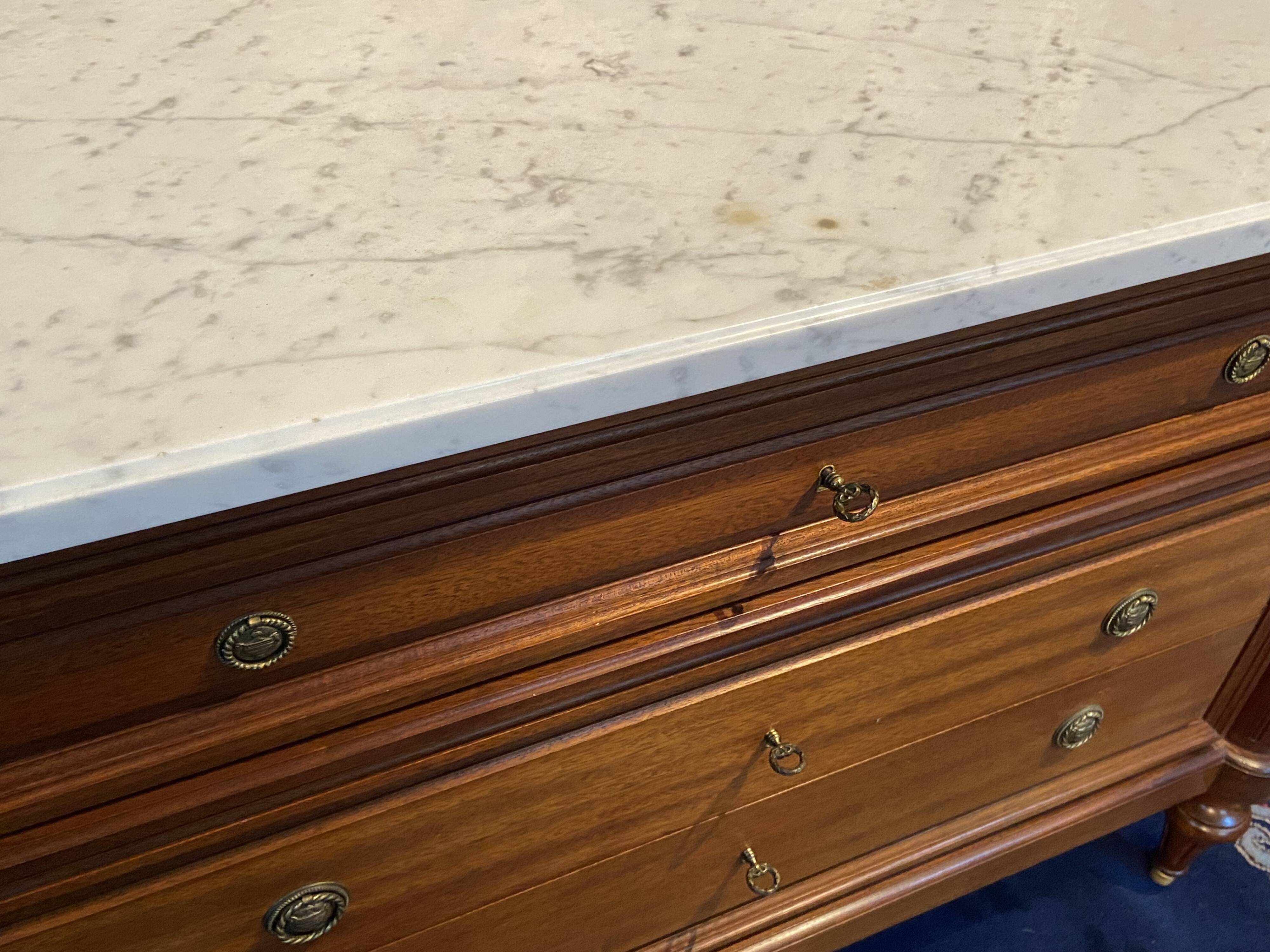 3-drawer chest of drawers in solid mahogany with white marble top in Louis XVI style