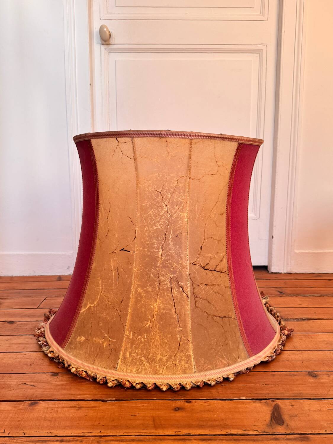 Grand abat-jour en peau et velours vintage