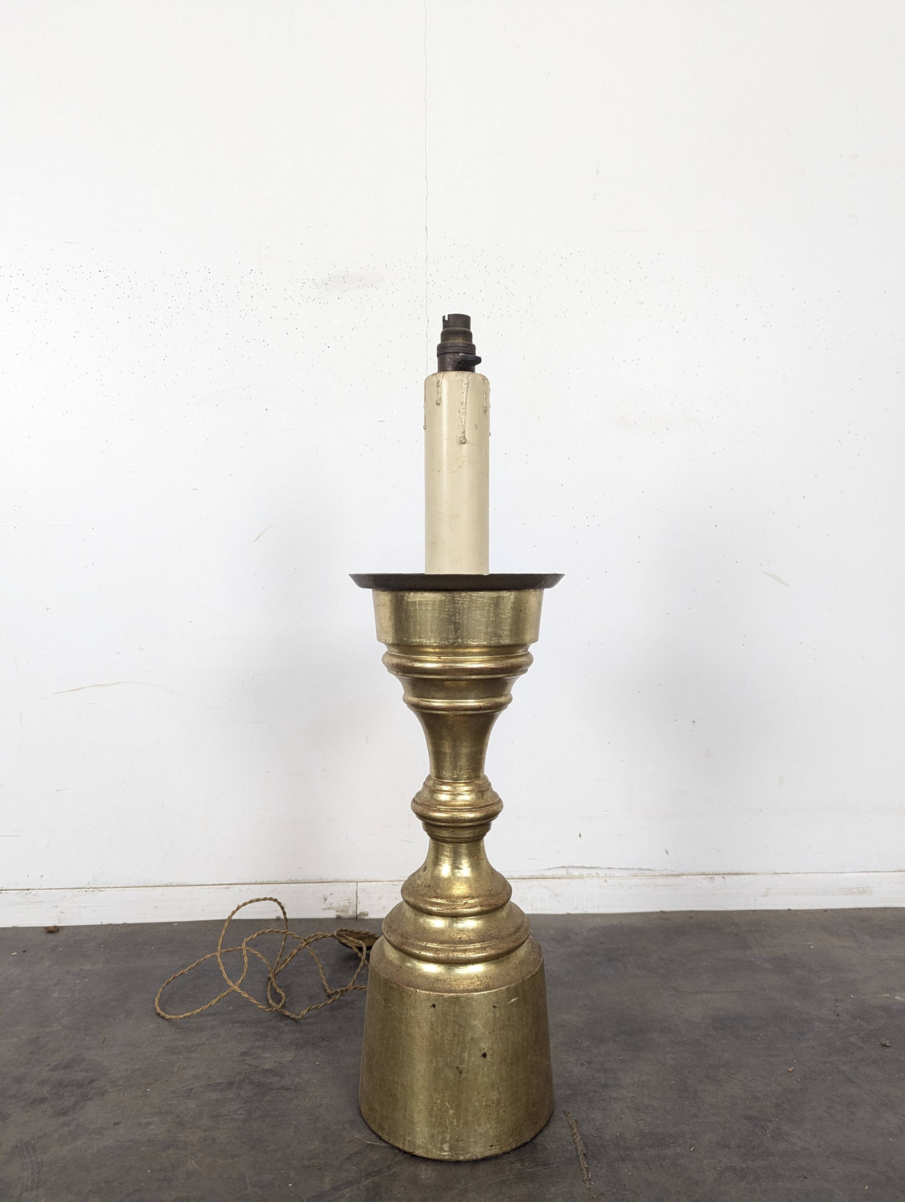 Lampe pique-cierge en laiton montée à l'électricité
