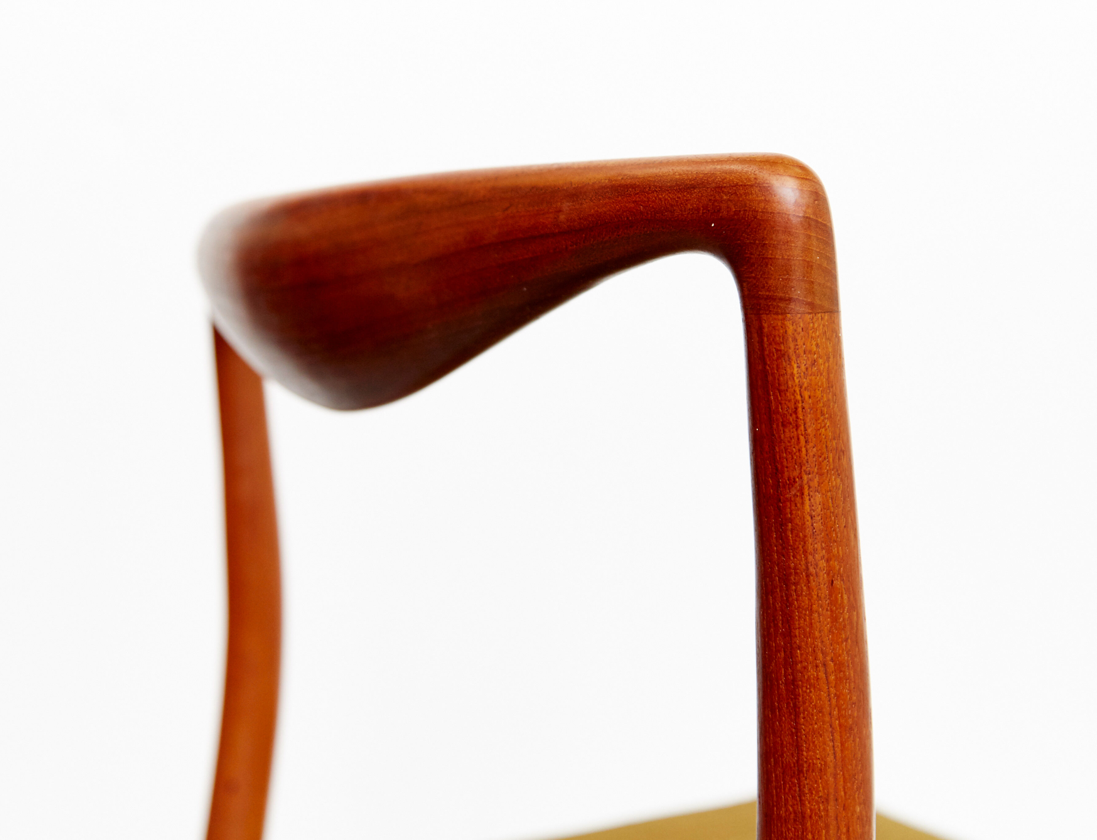 Table de salle à manger par Nanna Ditzel pour Saren Willadsen et chaises conçues par Kai Lyngfeldt-Larsen