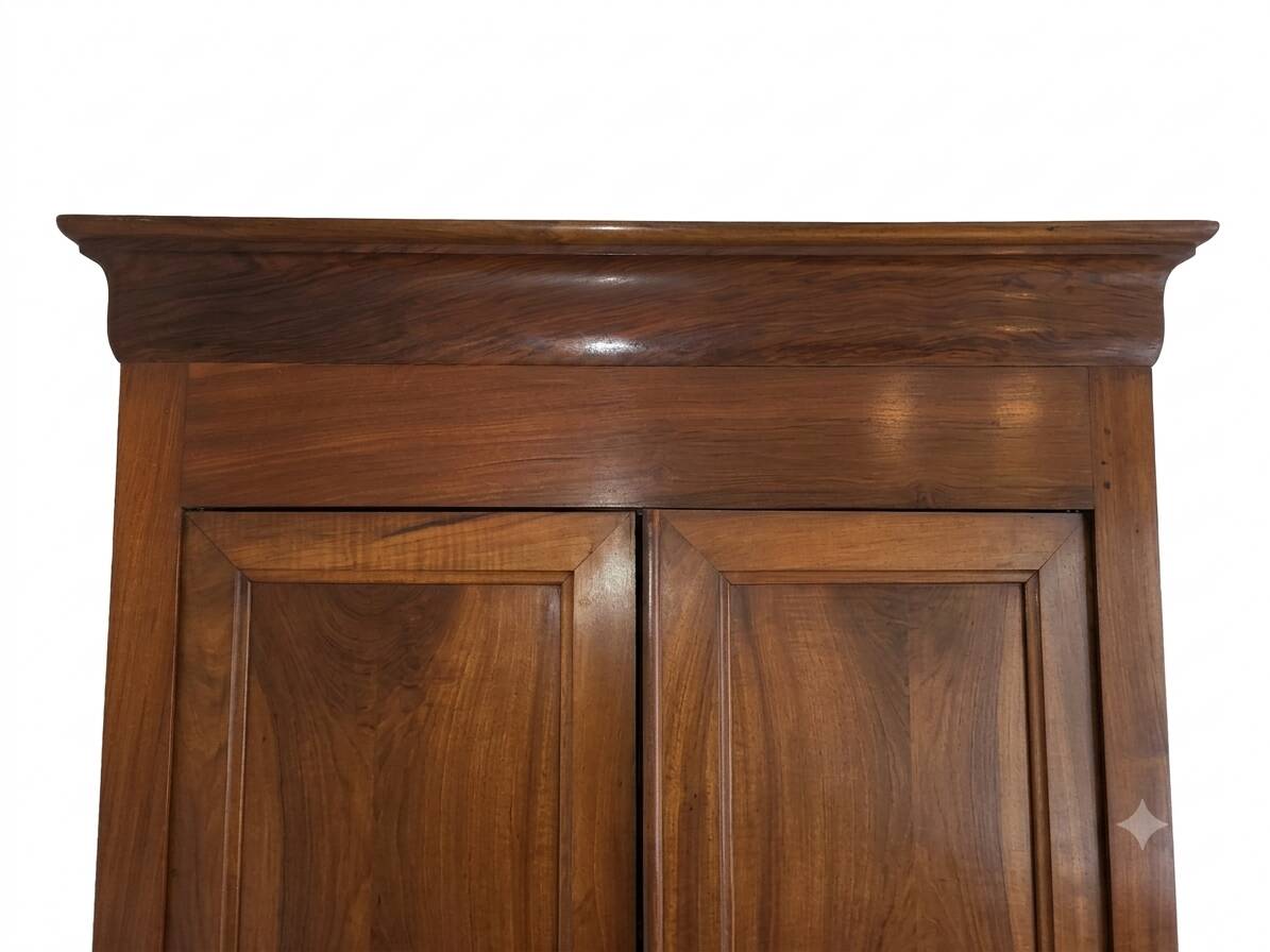 Armoire ancienne en noyer massif – Style authentique