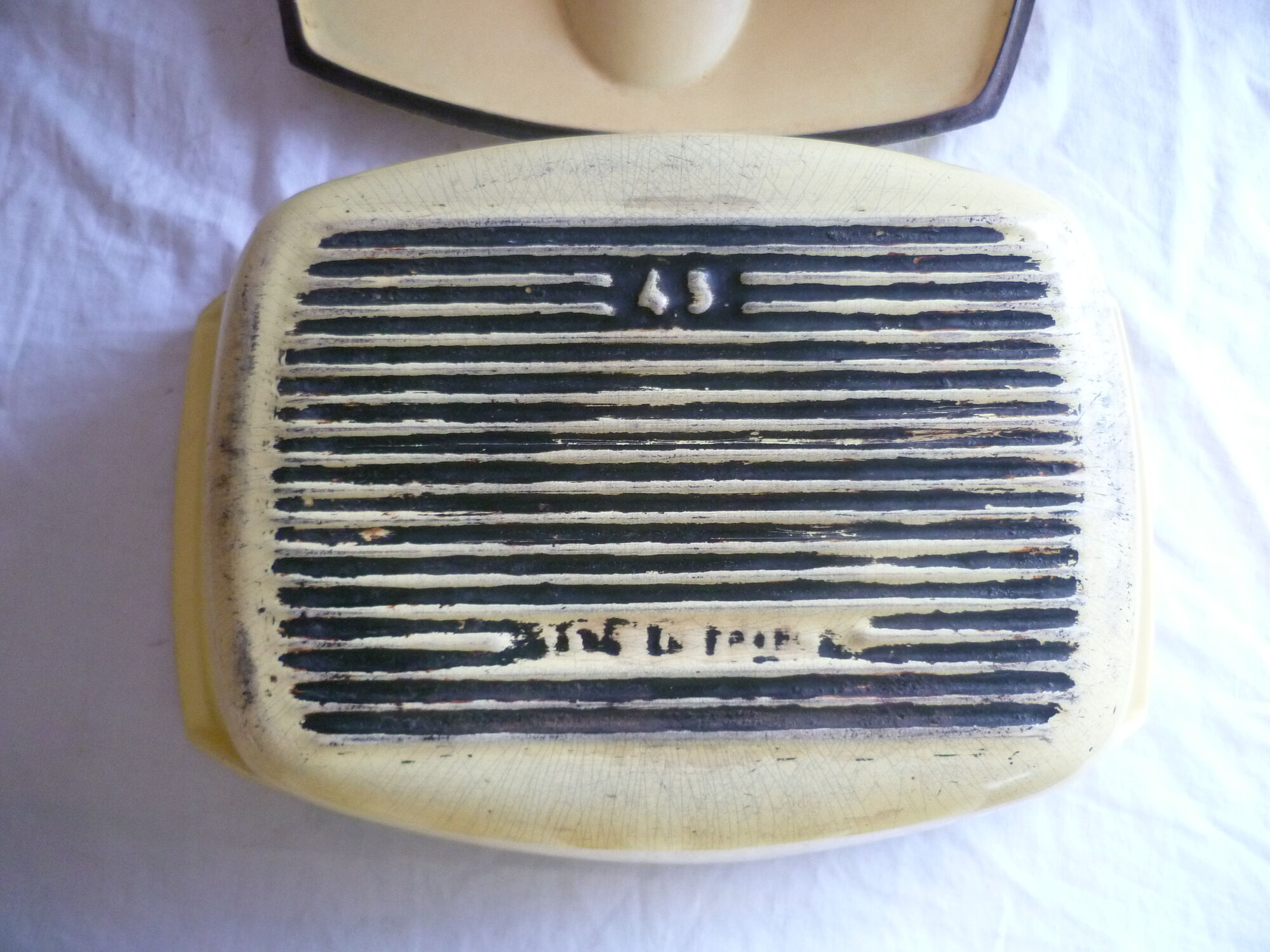 Dish casserole in yellow cast iron years 50/60 raymond loewy number 45