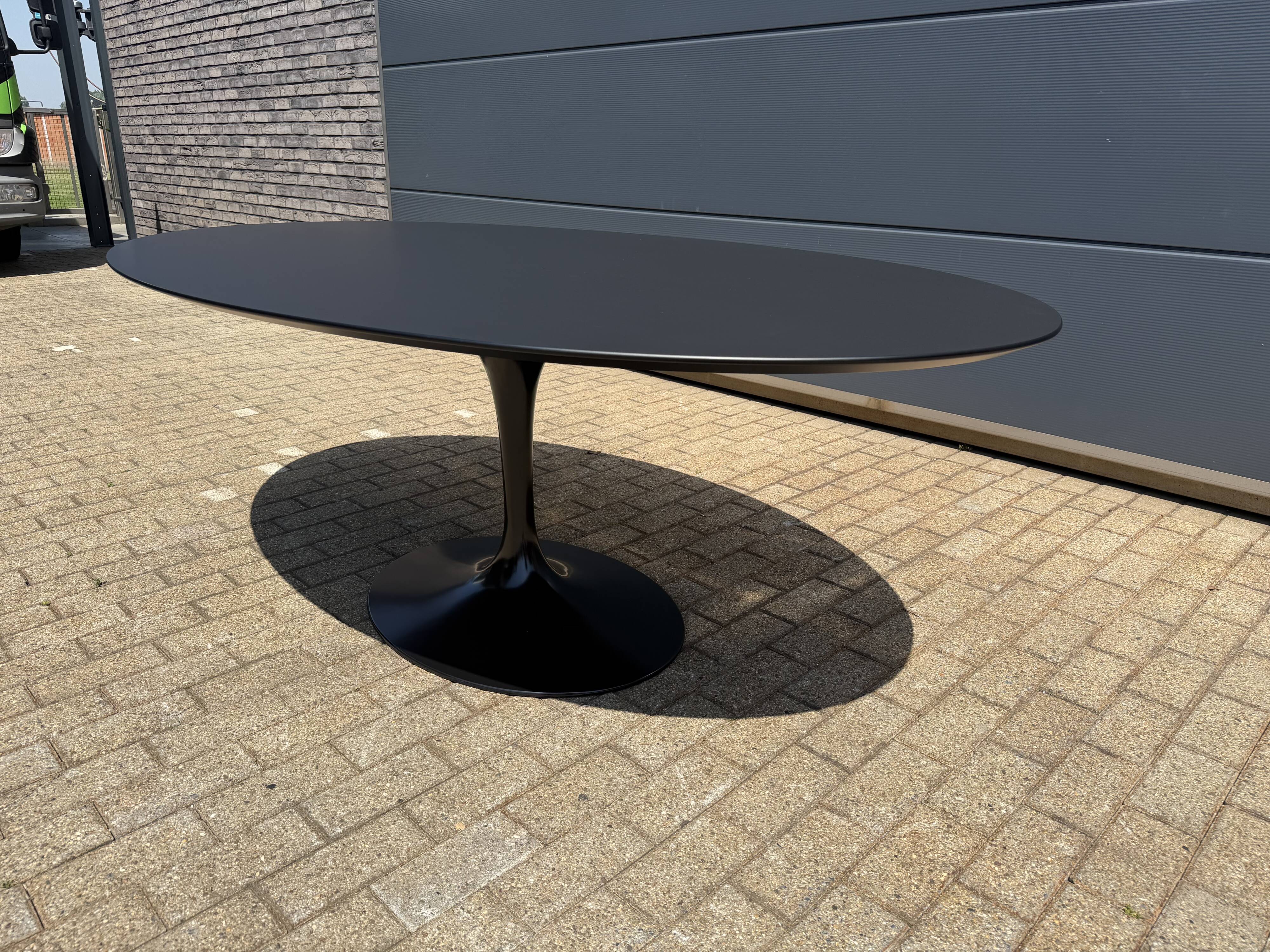 Knoll Tulip oval dining table 198/244cm black Feniks laminate