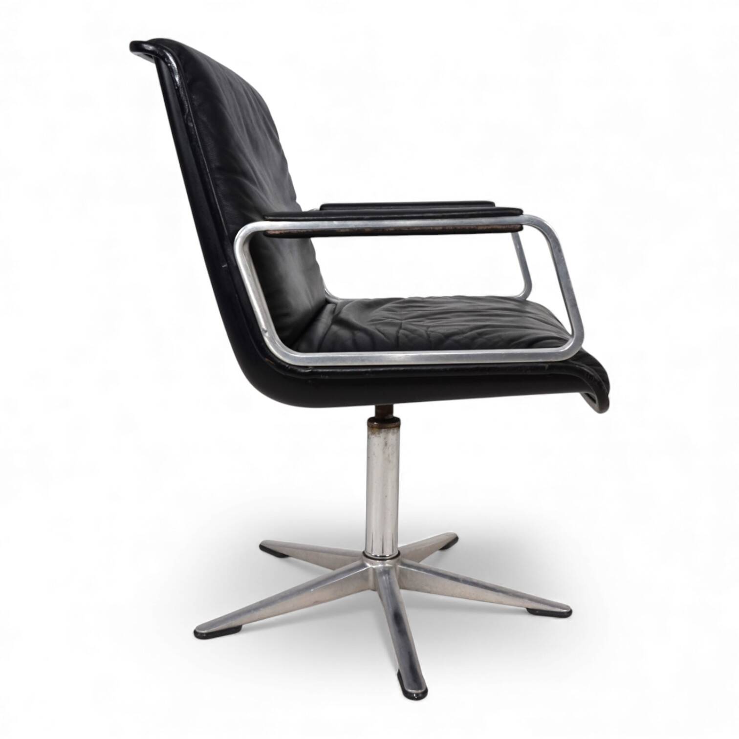 Swivel conference/dining chair in leather Wilkhahn Delta, by Delta Group, 1960