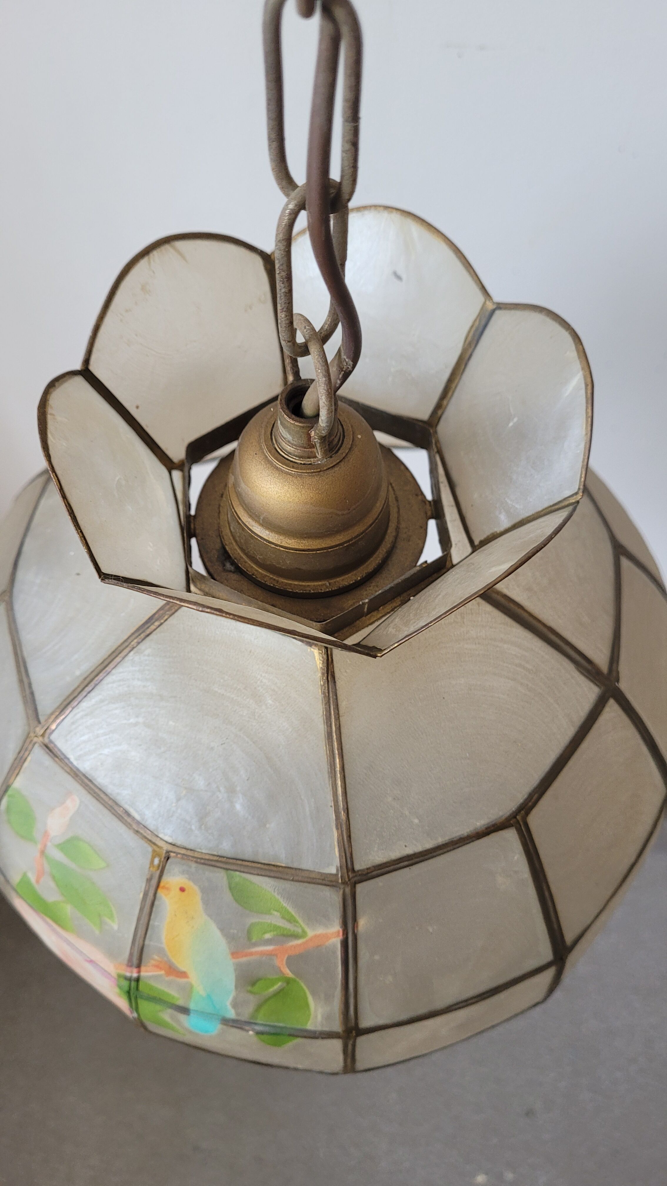 Set of 3 chandeliers in mother-of-pearl and brass