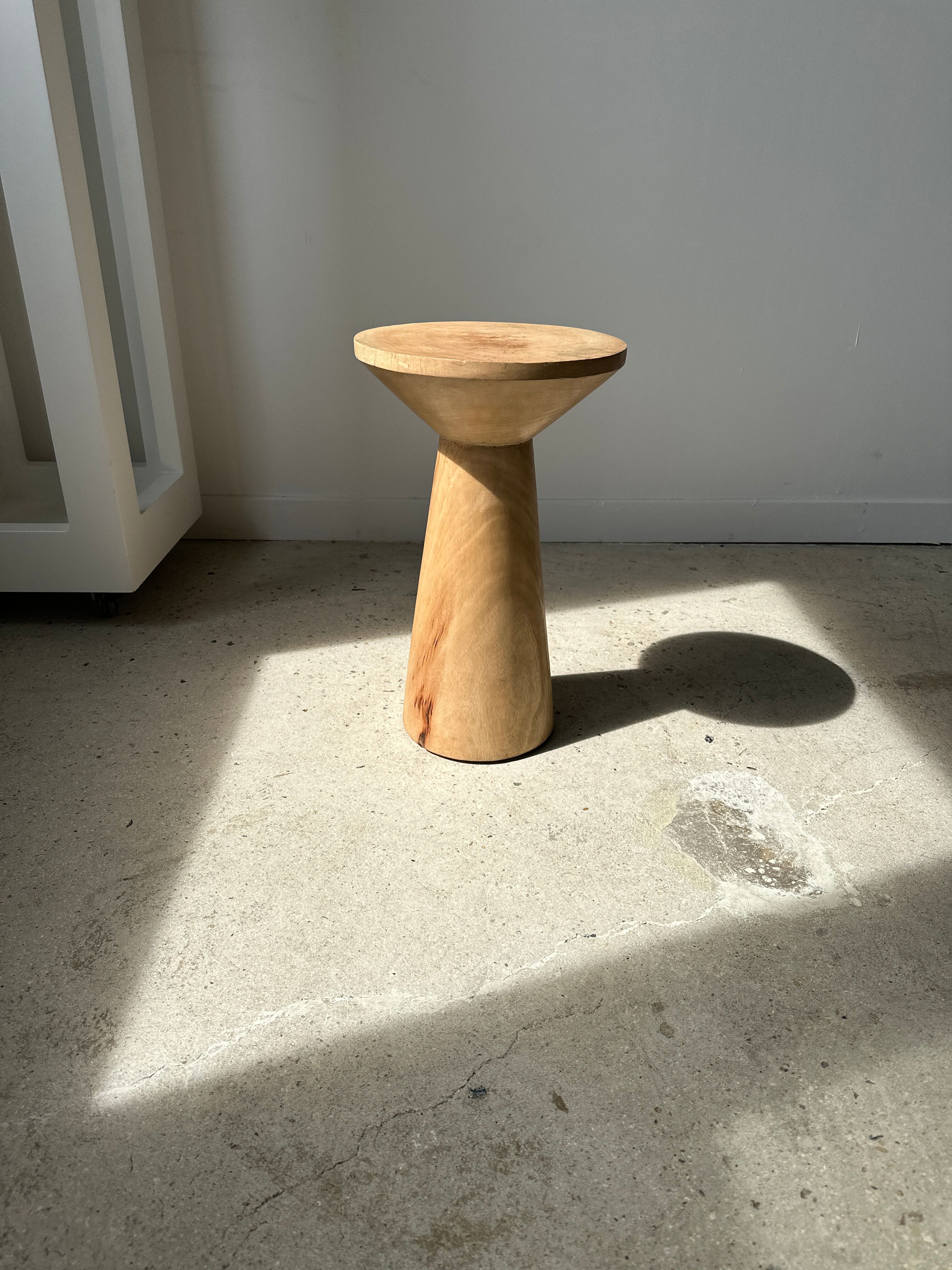 Side table, end of sofa in natural mango monoxyl conical tray H:50cm