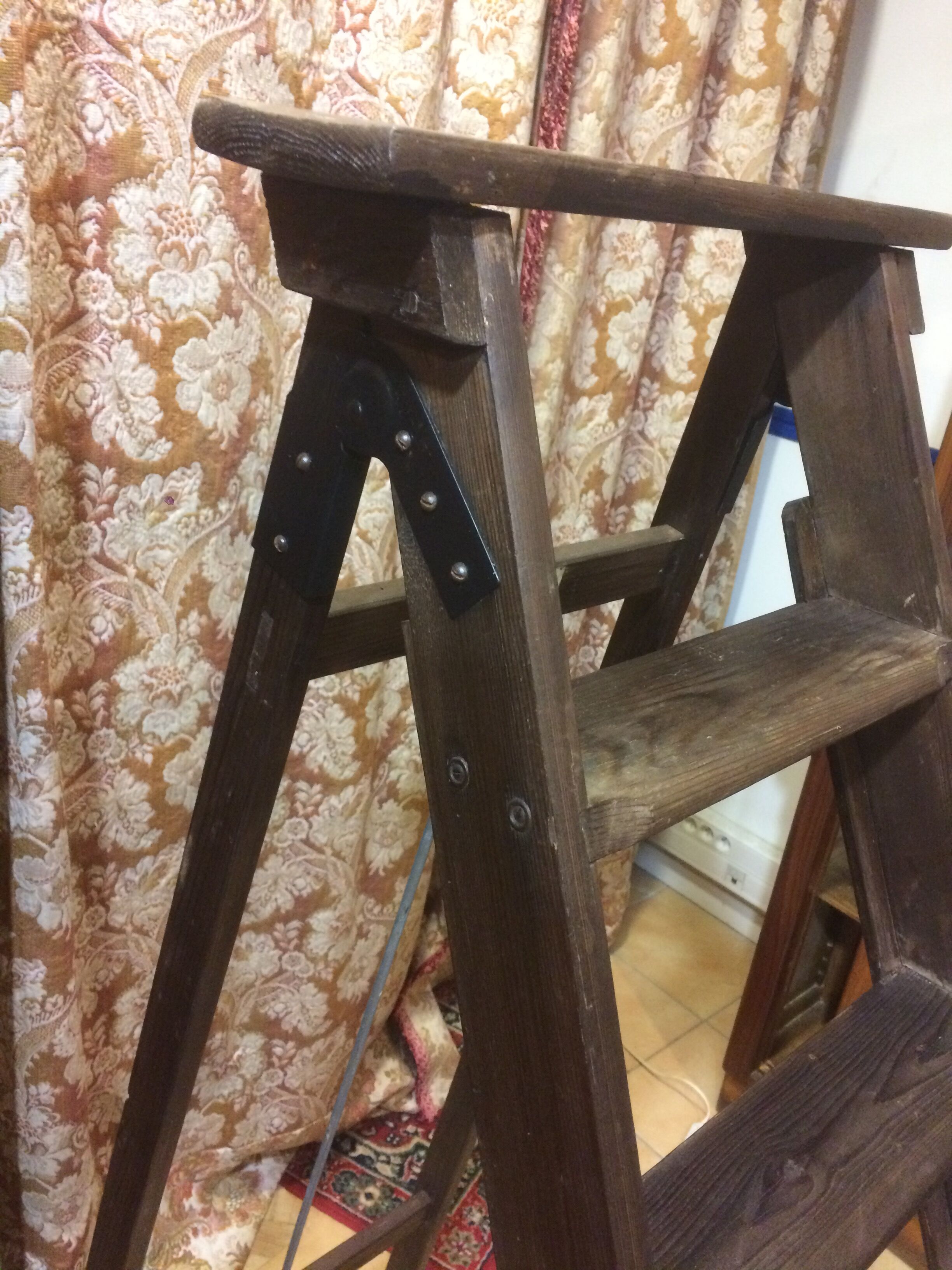 Pine stepladder