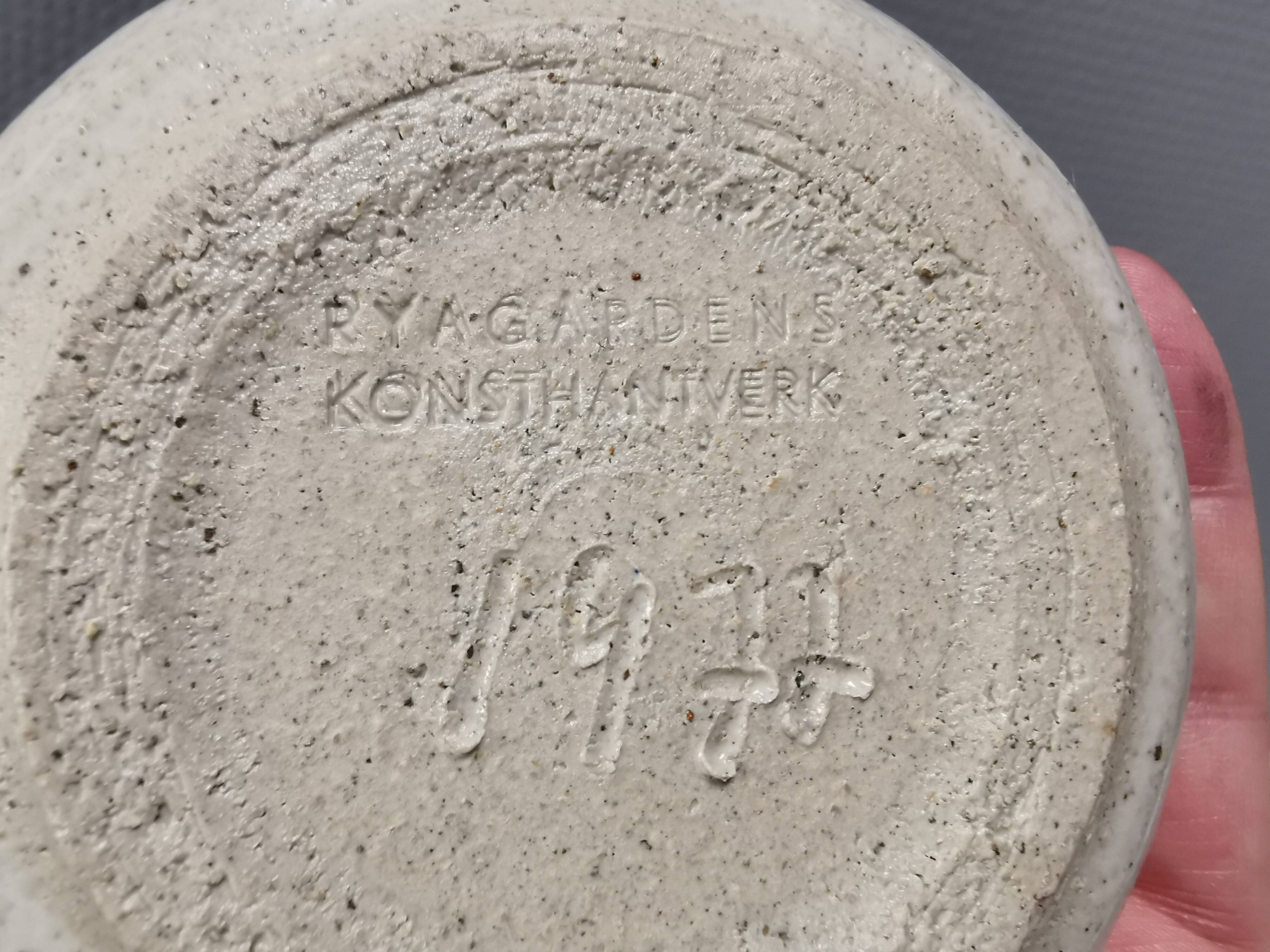 Magnifique vase issu de l'œuvre de Ryagården, 1977, Danemark.