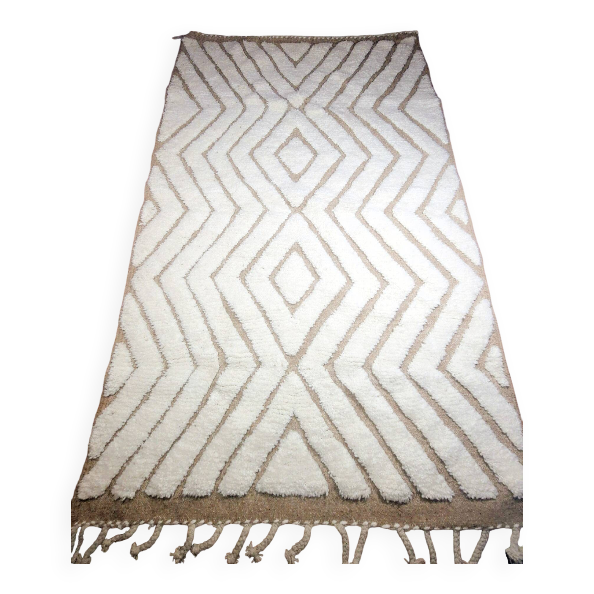 Superb handcrafted Berber rug made of natural wool, a unique piece