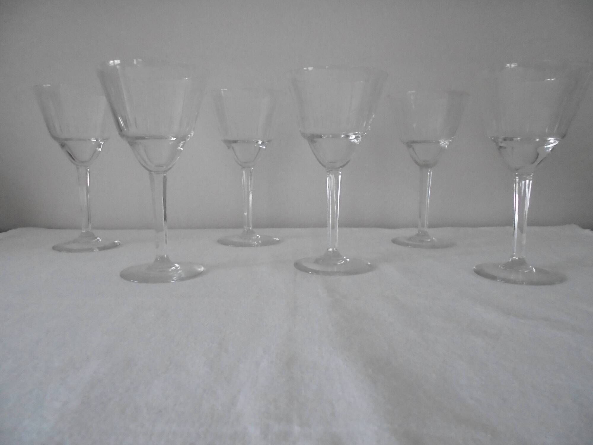 Lot A 6 glasses of chiseled crystal wine Height 15.5 cm Diameter edge sup. 8 cm