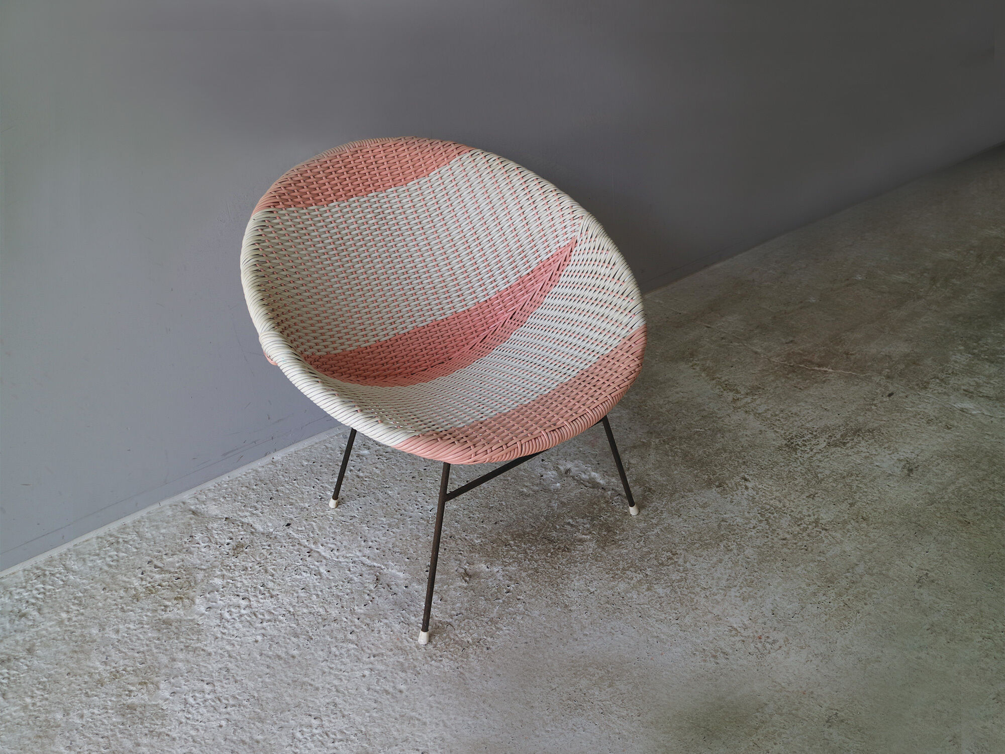 1960’s mid century pod shell lounge chair