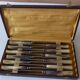 Coffret de 12 couteaux en corne
