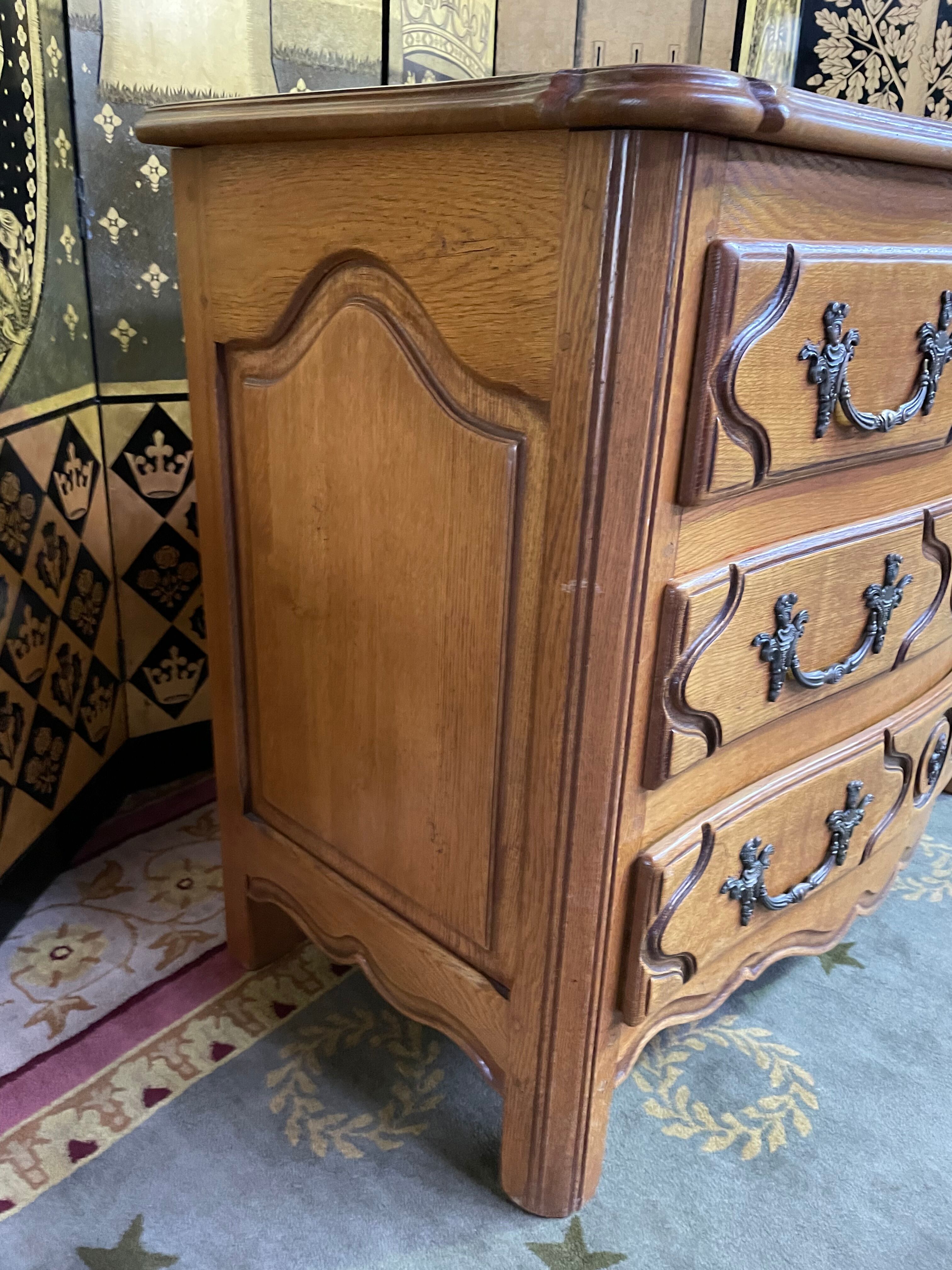 Parisian chest of drawers in solid oak Louis XIV style