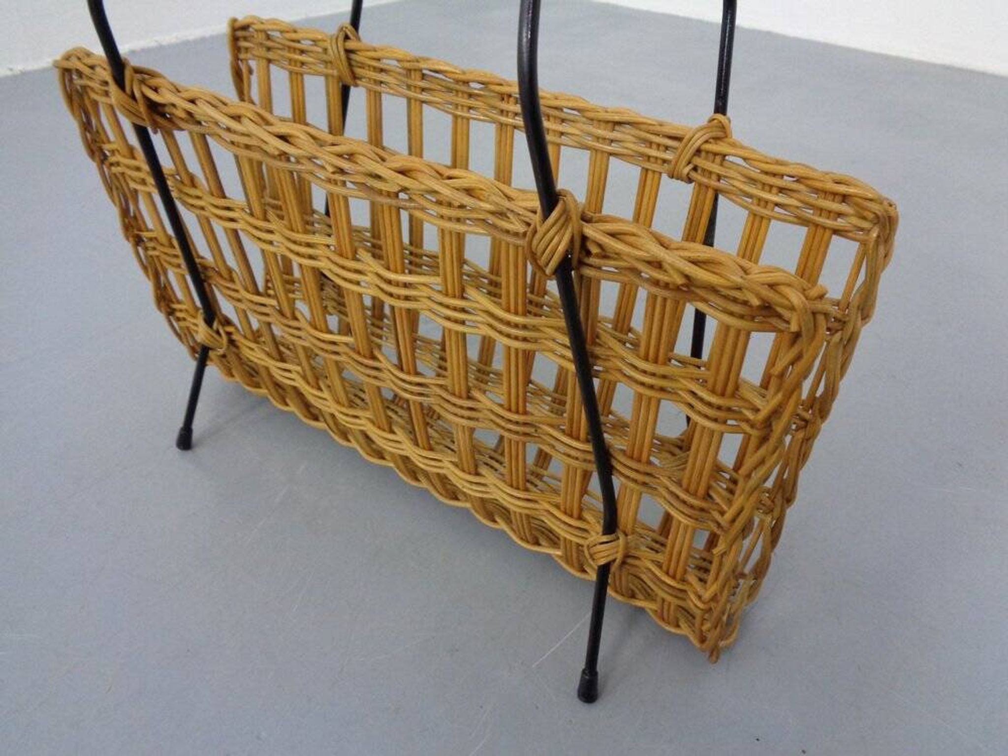 Magazine rack in filigree rattan and steel, 1960s