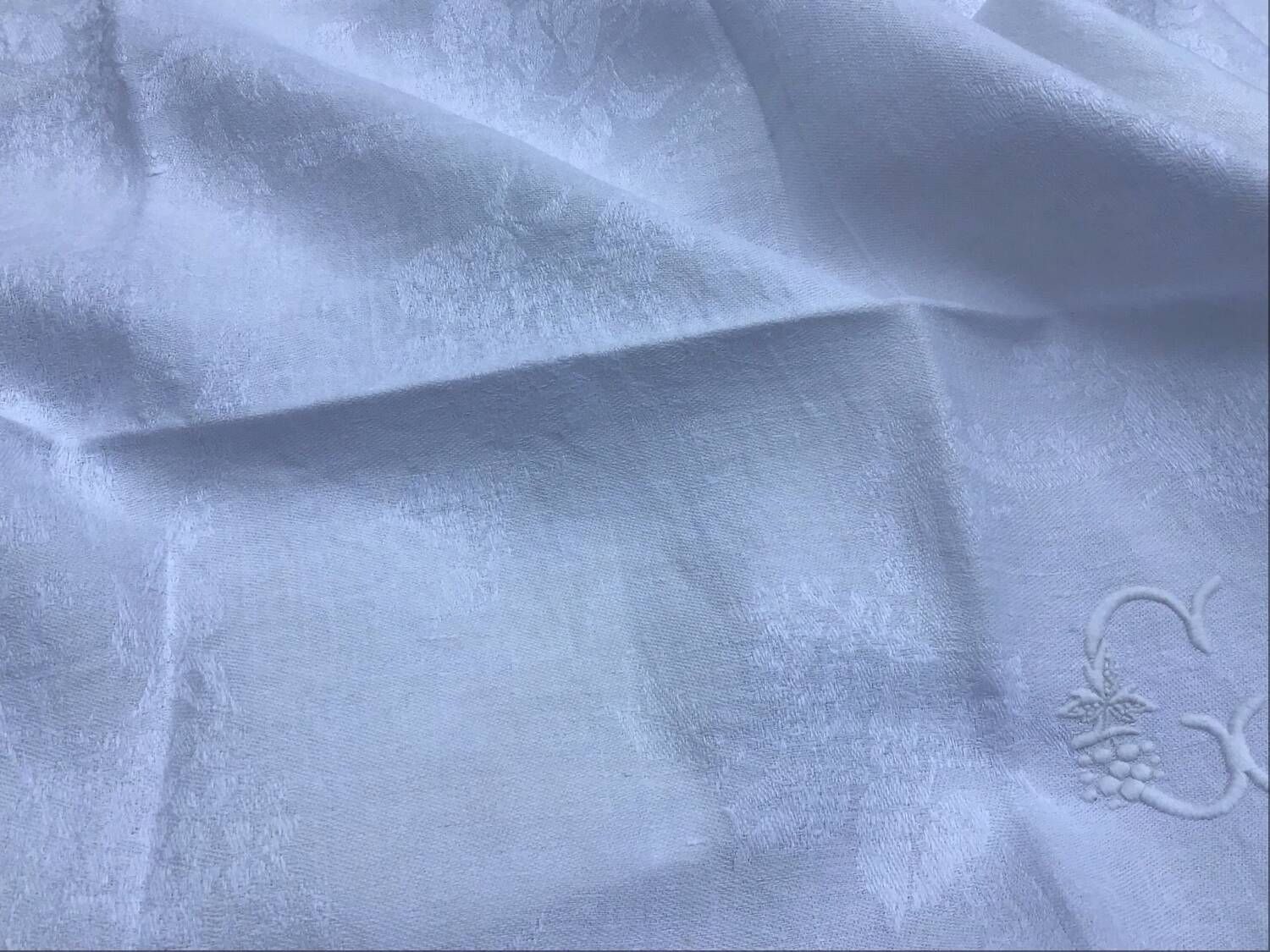 Set of 12 vintage white napkins with lilacs, monogrammed GSS.