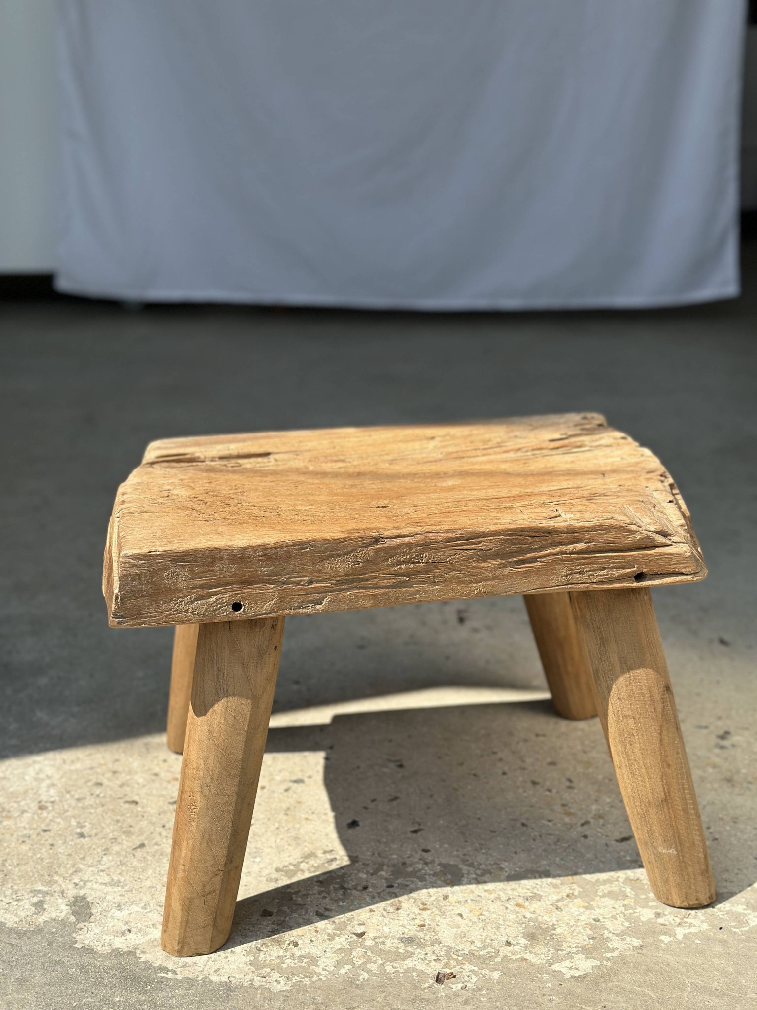Small side table or stool in four-legged blond teak H:30 L43 l30