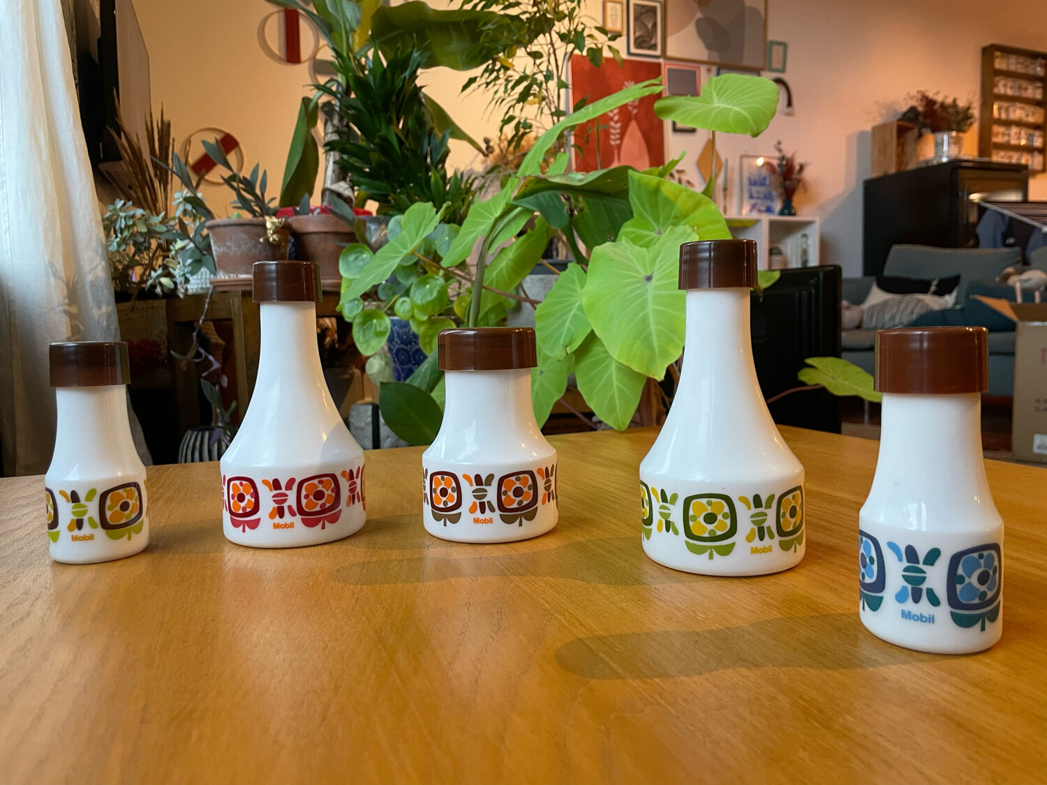 Set of 70s "mobil" pots