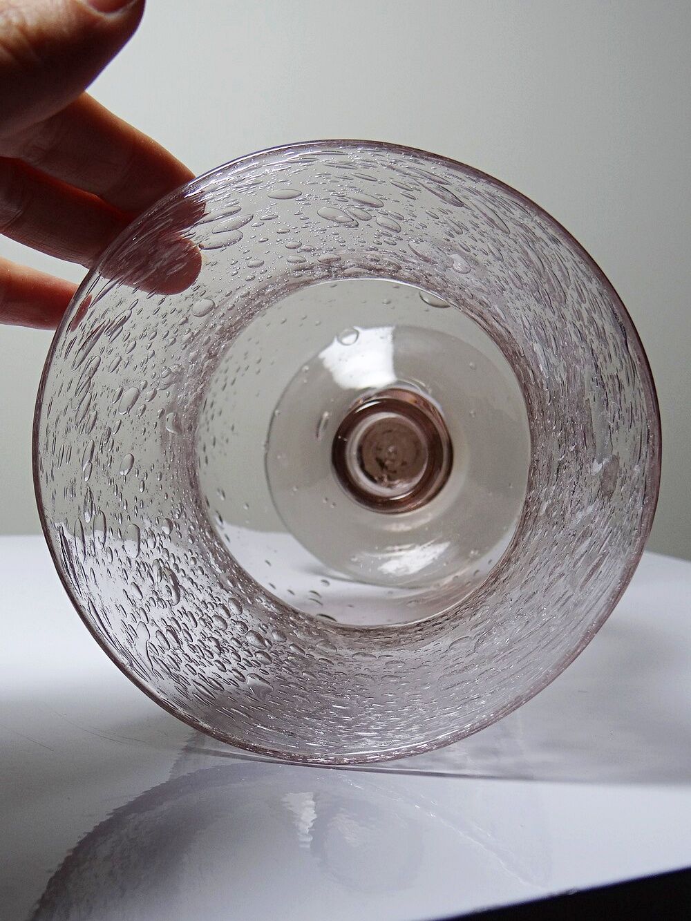 Vintage glass bubble photophore in pale amethyst, Biot style, 1970-1980.