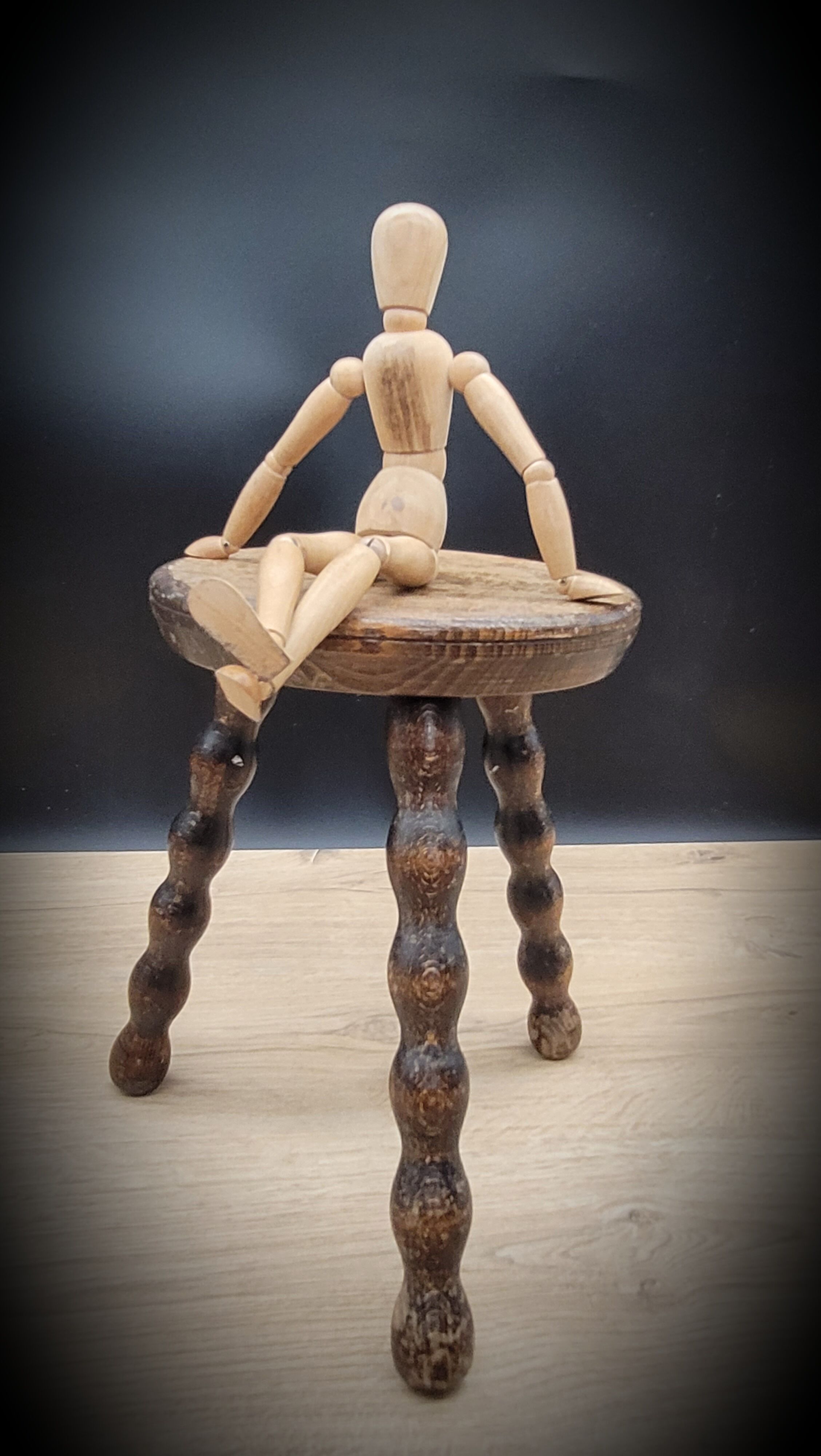 Tripod wood stool with foot balls