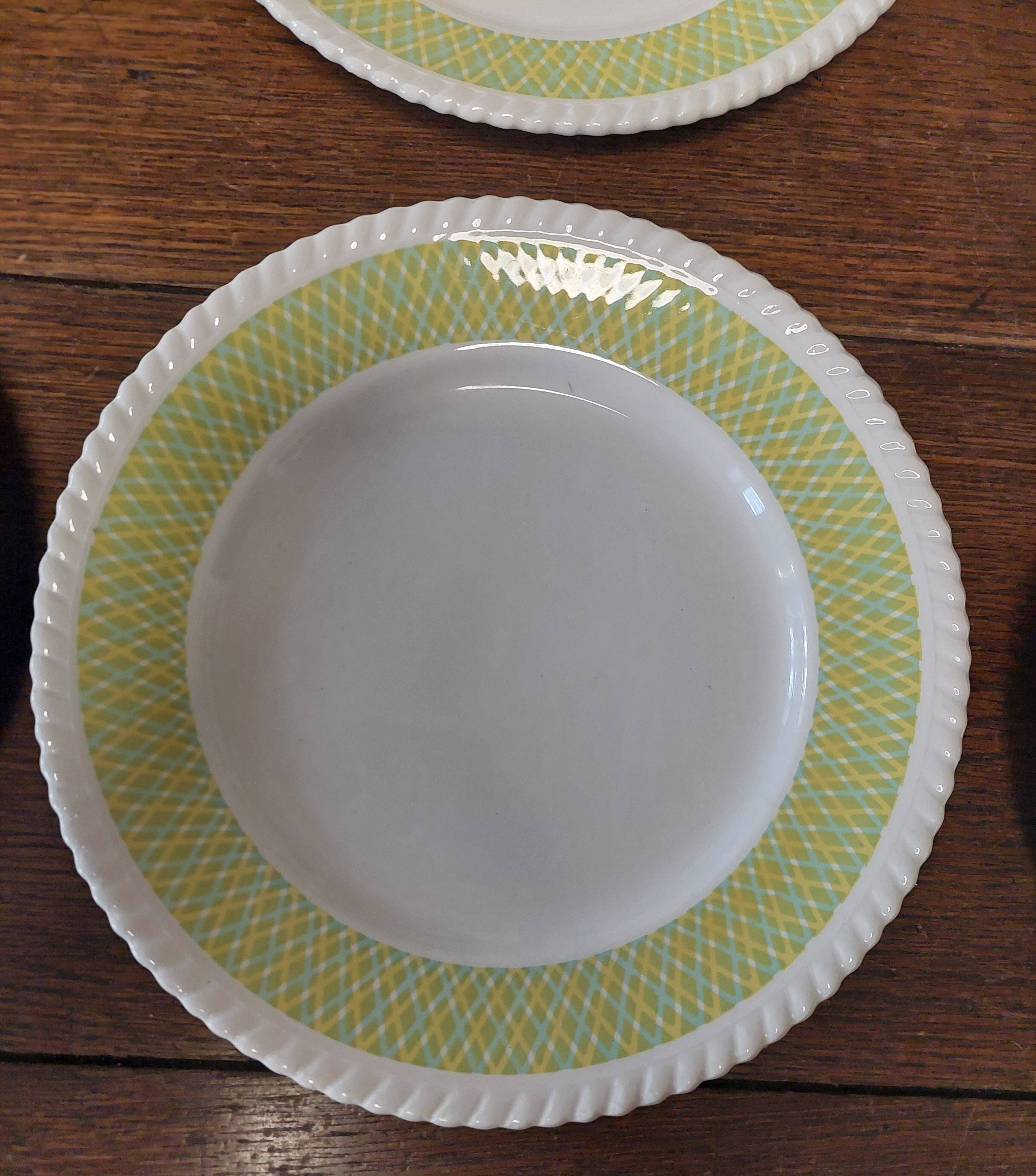 Set of six flat plates in Badonviller ironstone earthenware, Am model
