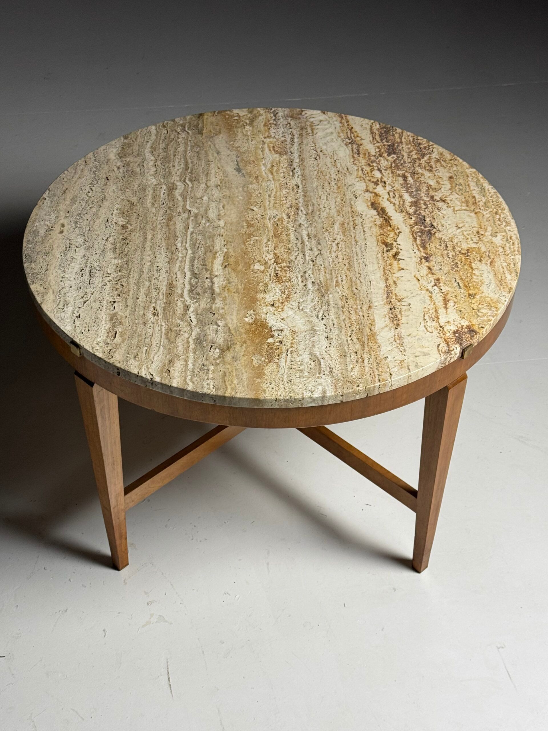 Table basse en marbre travertin
