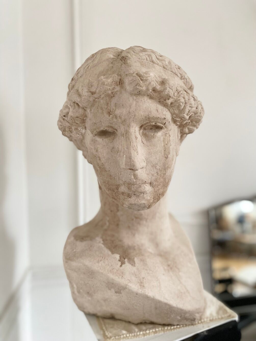 Tête de déesse grecque antique en plâtre