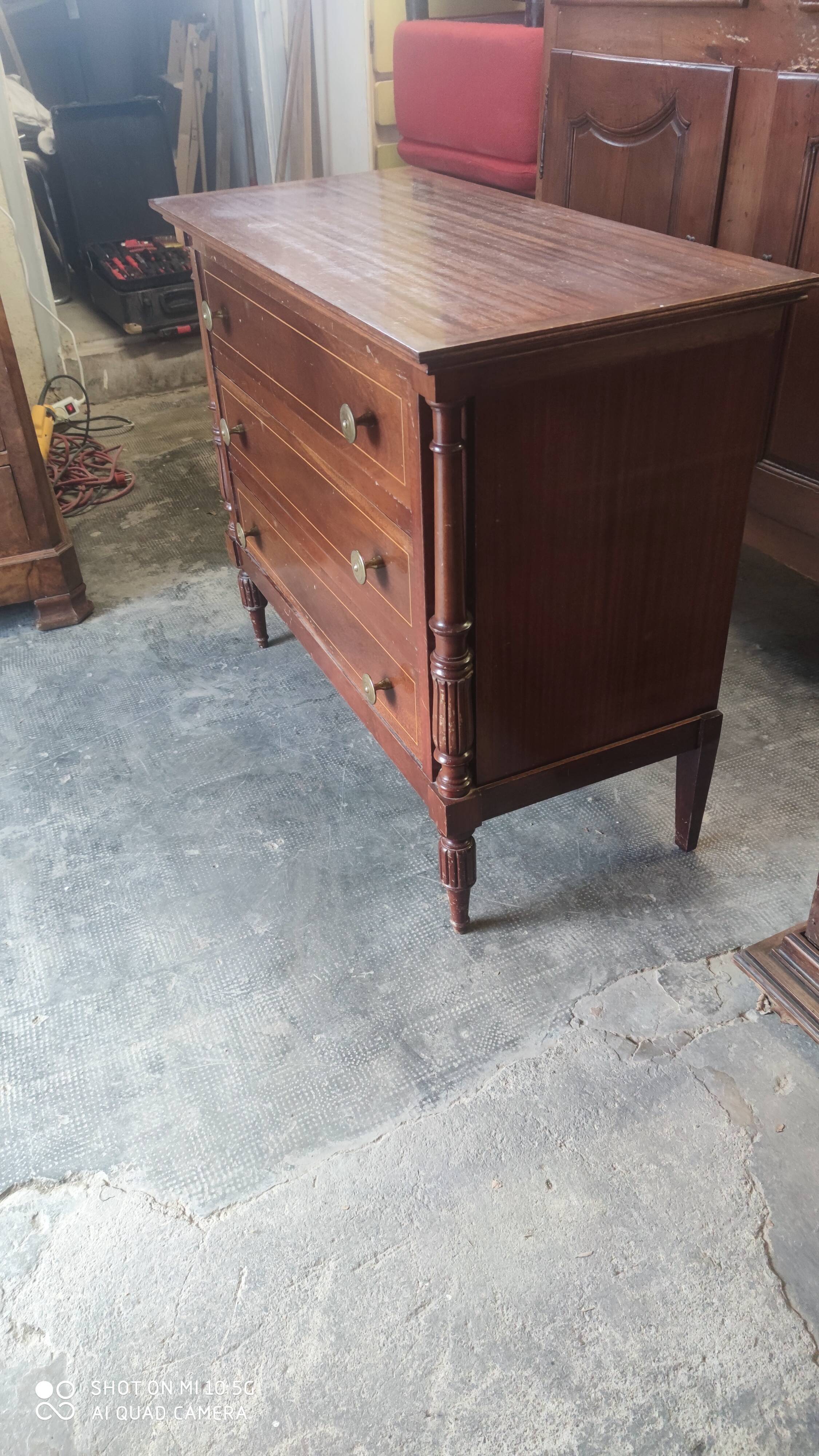 Mahogany chest of drawers with 3 drawers, circa 1940