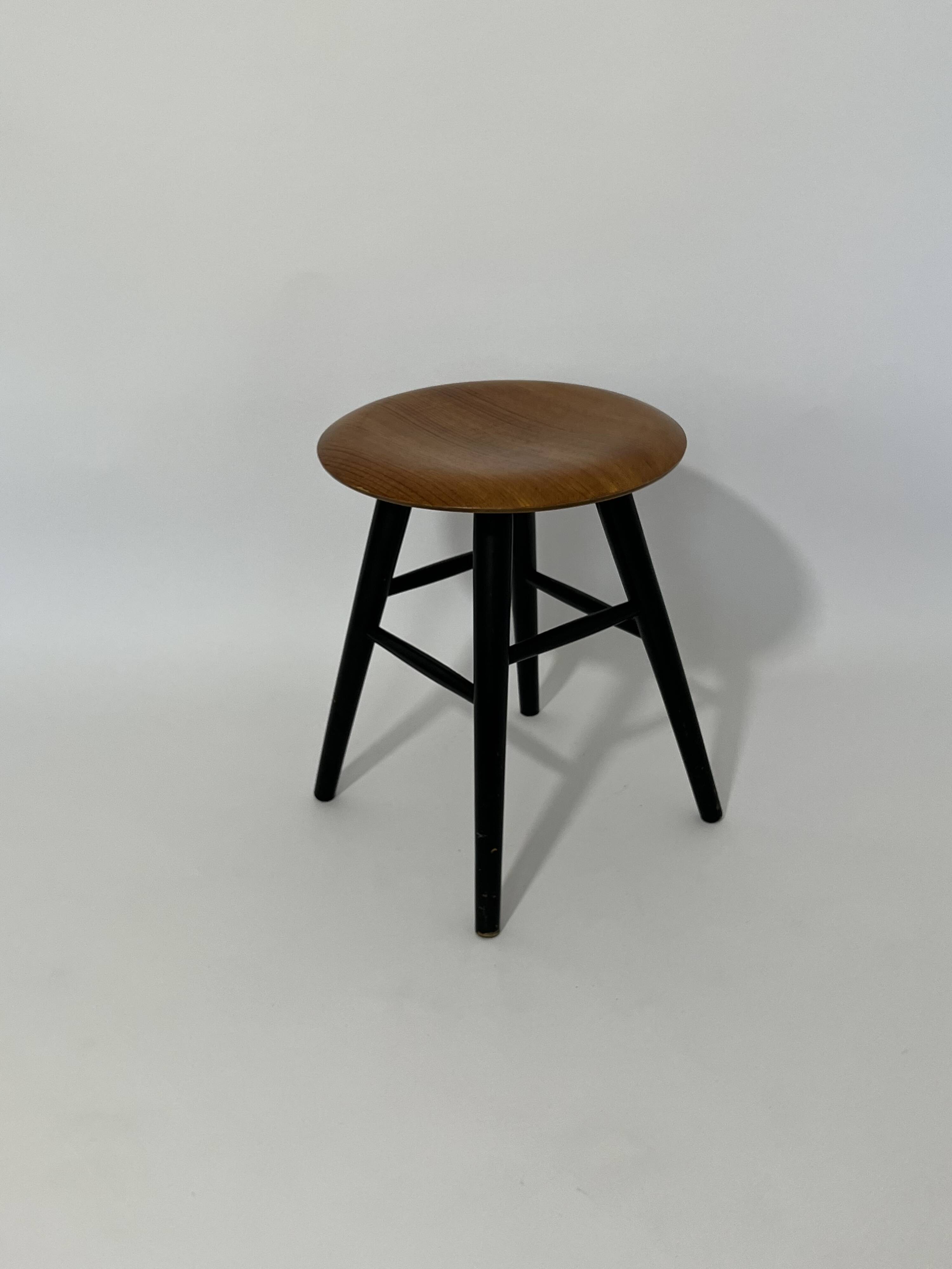 Ilmari Tapiovaara designer stool for Nesto, 1950s