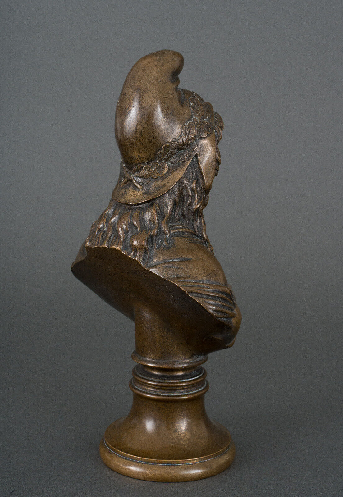 Bronze bust on shower stand XIXth representing Marianne Brown patina