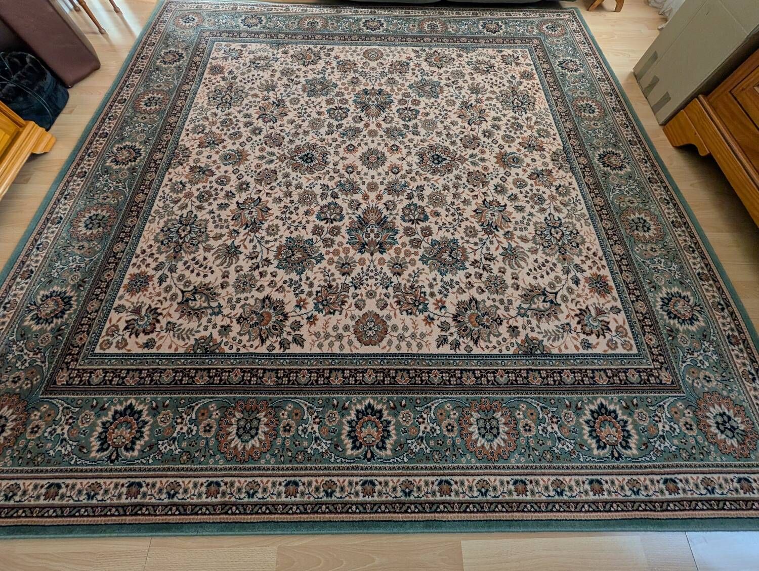 Large oriental wool rug – 240 × 240 cm – timeless elegance
