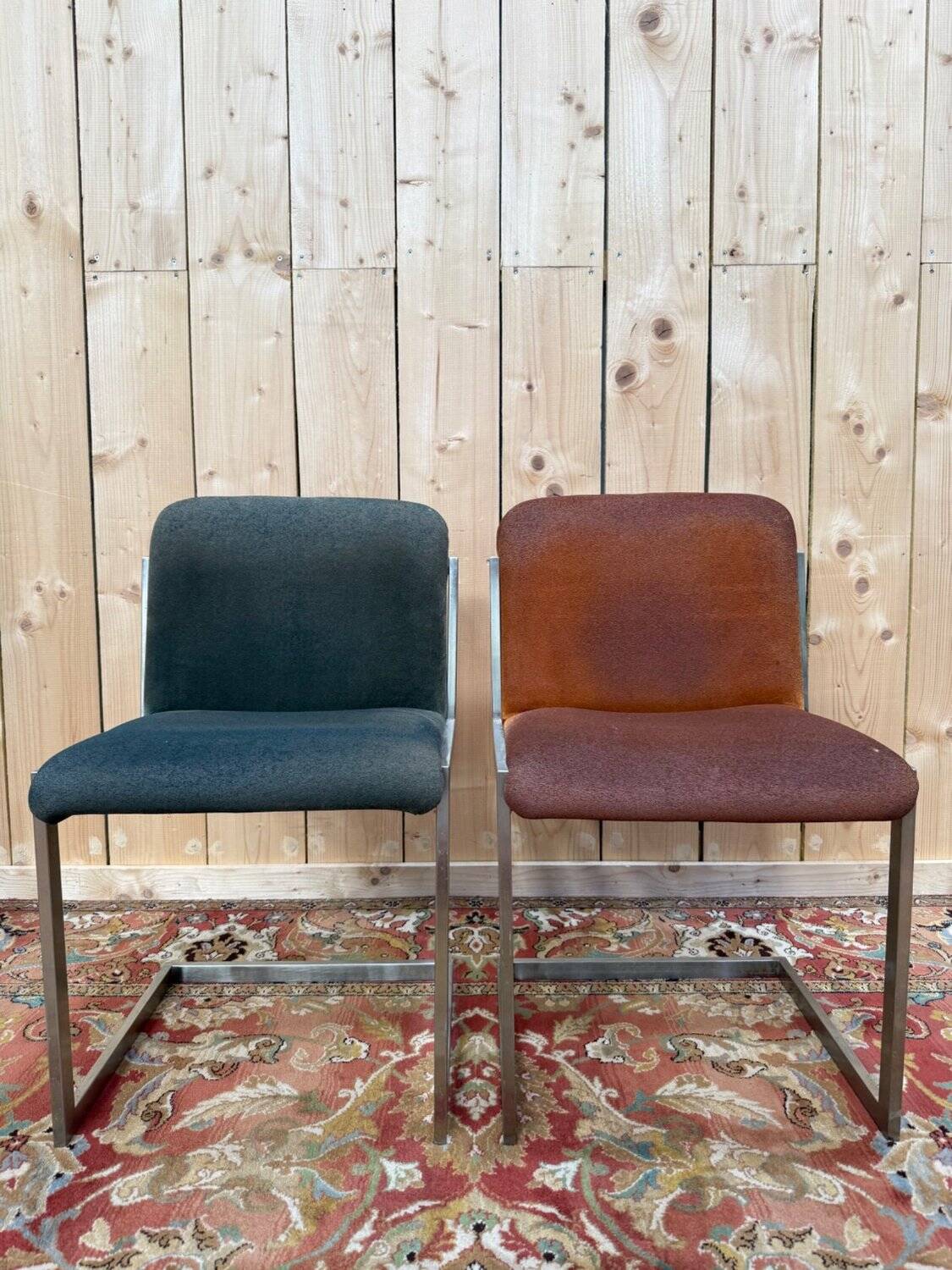 Set of 8 chairs – 1970s – Stainless steel sled base